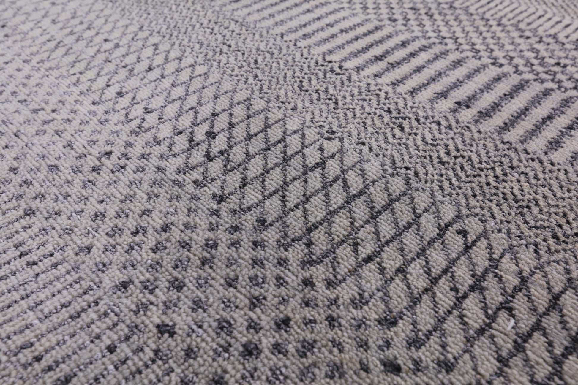 Grey Savannah Grass Handmade Wool & Silk Rug - 8' 1" X 9' 10" - Golden Nile