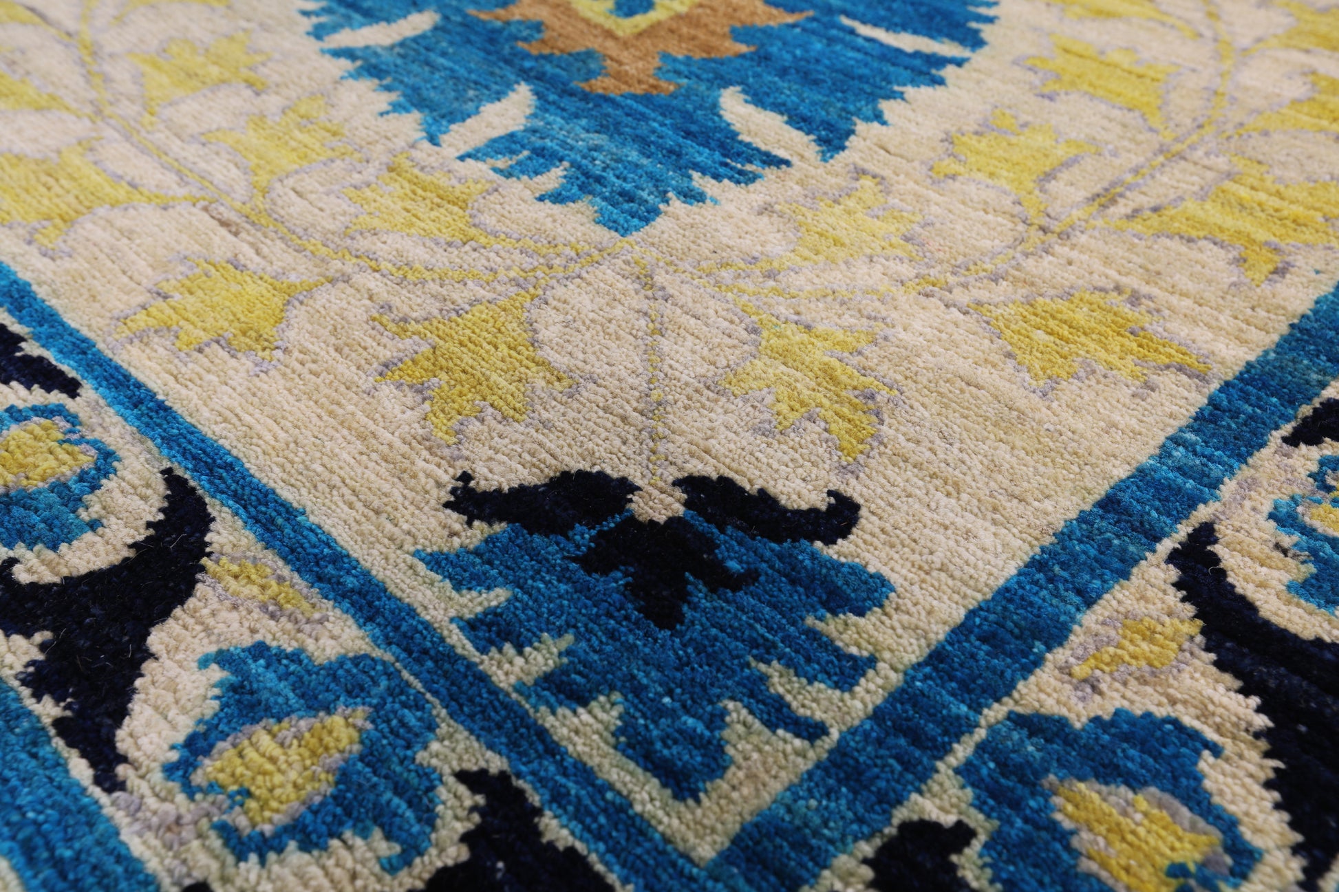 Ivory William Morris Hand Knotted Wool Rug - 8' 9" X 11' 8" - Golden Nile