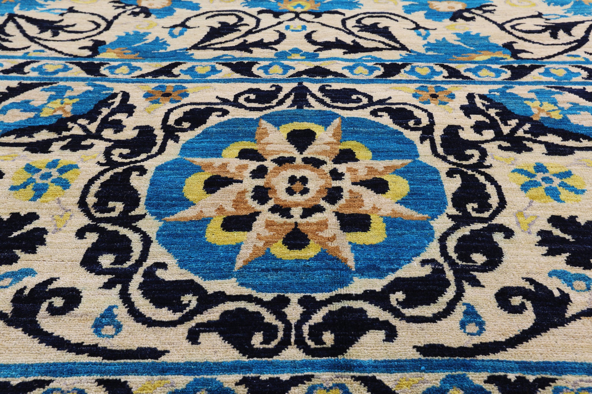 Ivory William Morris Hand Knotted Wool Rug - 8' 9" X 11' 8" - Golden Nile