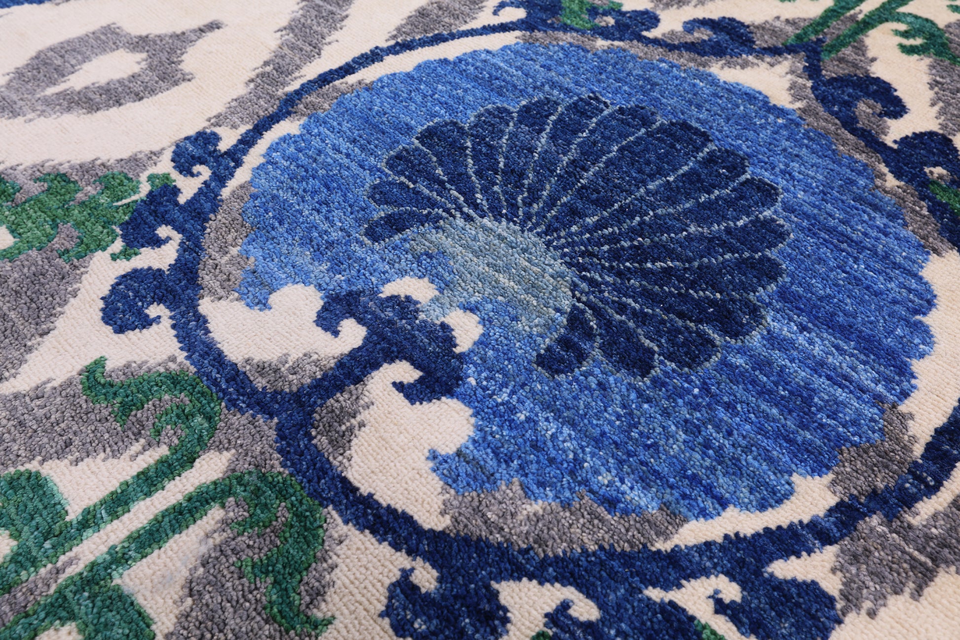 Ivory William Morris Handmade Wool Rug - 12' 1" X 15' 10" - Golden Nile