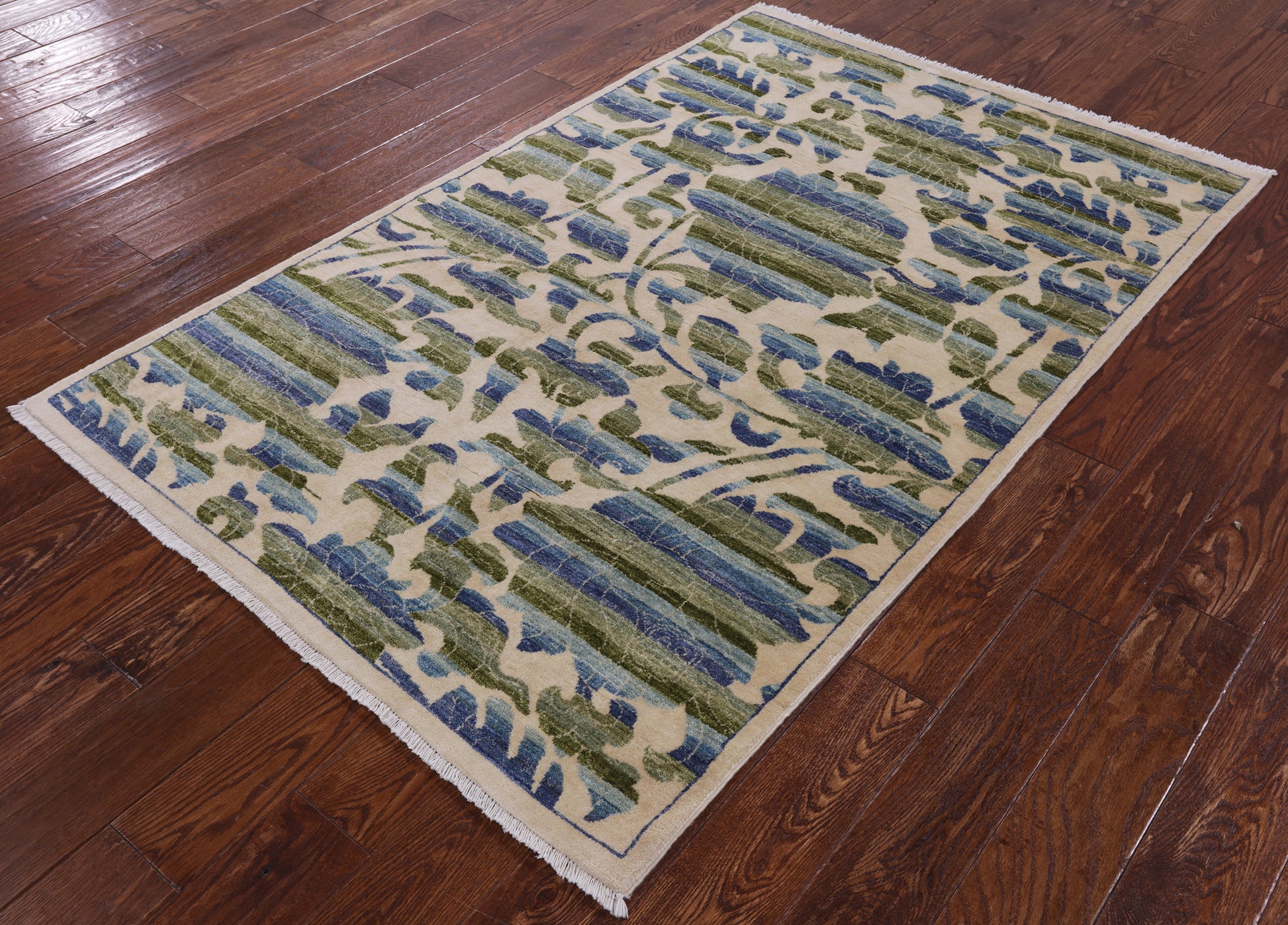 Ivory William Morris Rose Garden Hand Knotted Wool Rug - 4' 1" X 6' 3" - Golden Nile