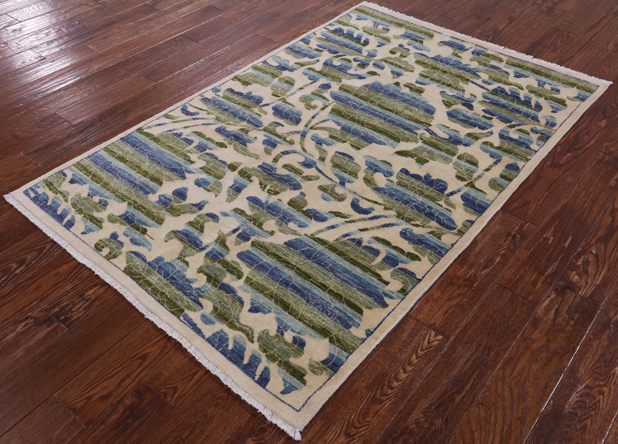 Ivory William Morris Rose Garden Hand Knotted Wool Rug - 4' 1" X 6' 3" - Golden Nile
