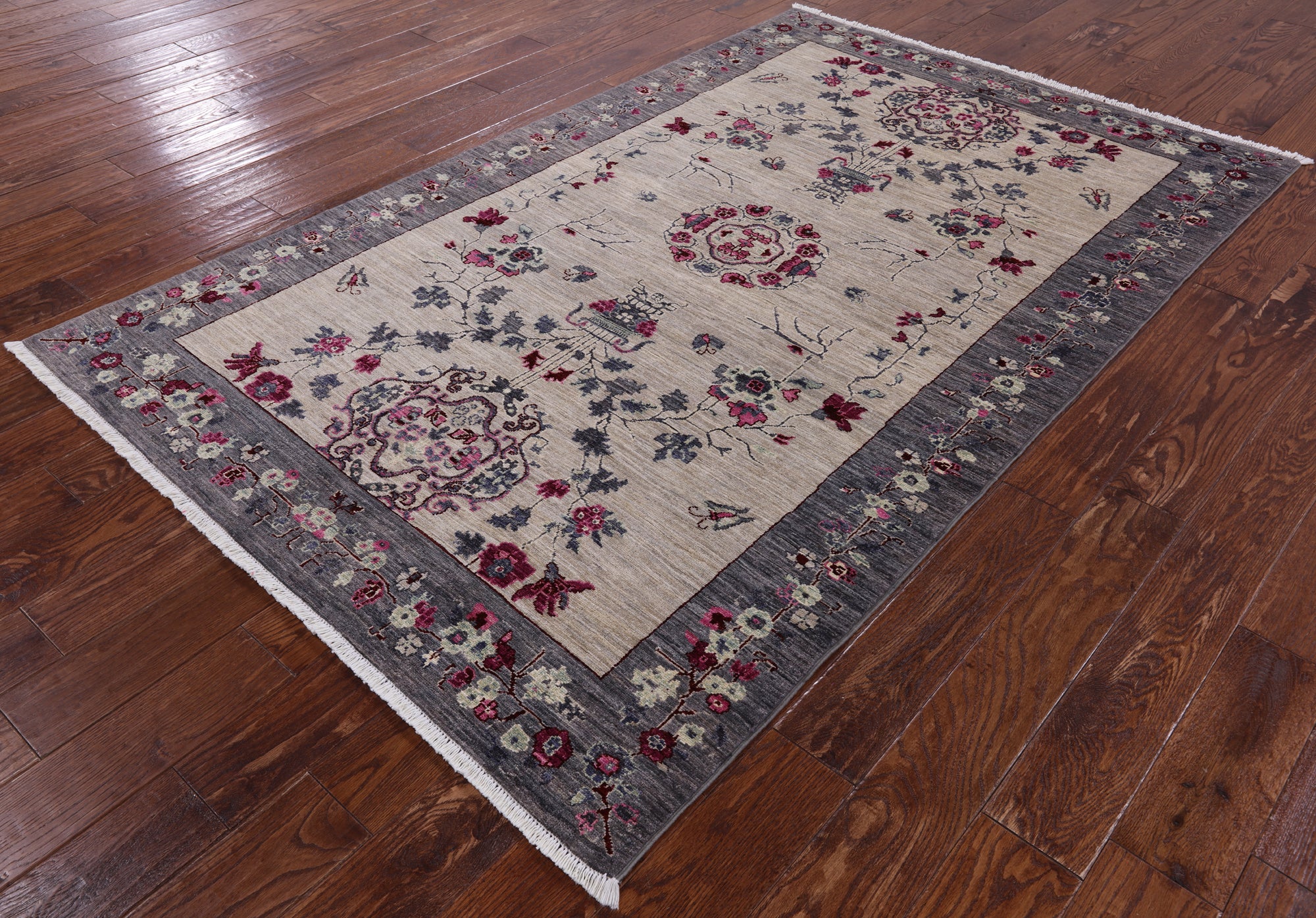 Ivory William Morris Hand Knotted Wool Rug - 5' 0" X 7' 6" - Golden Nile