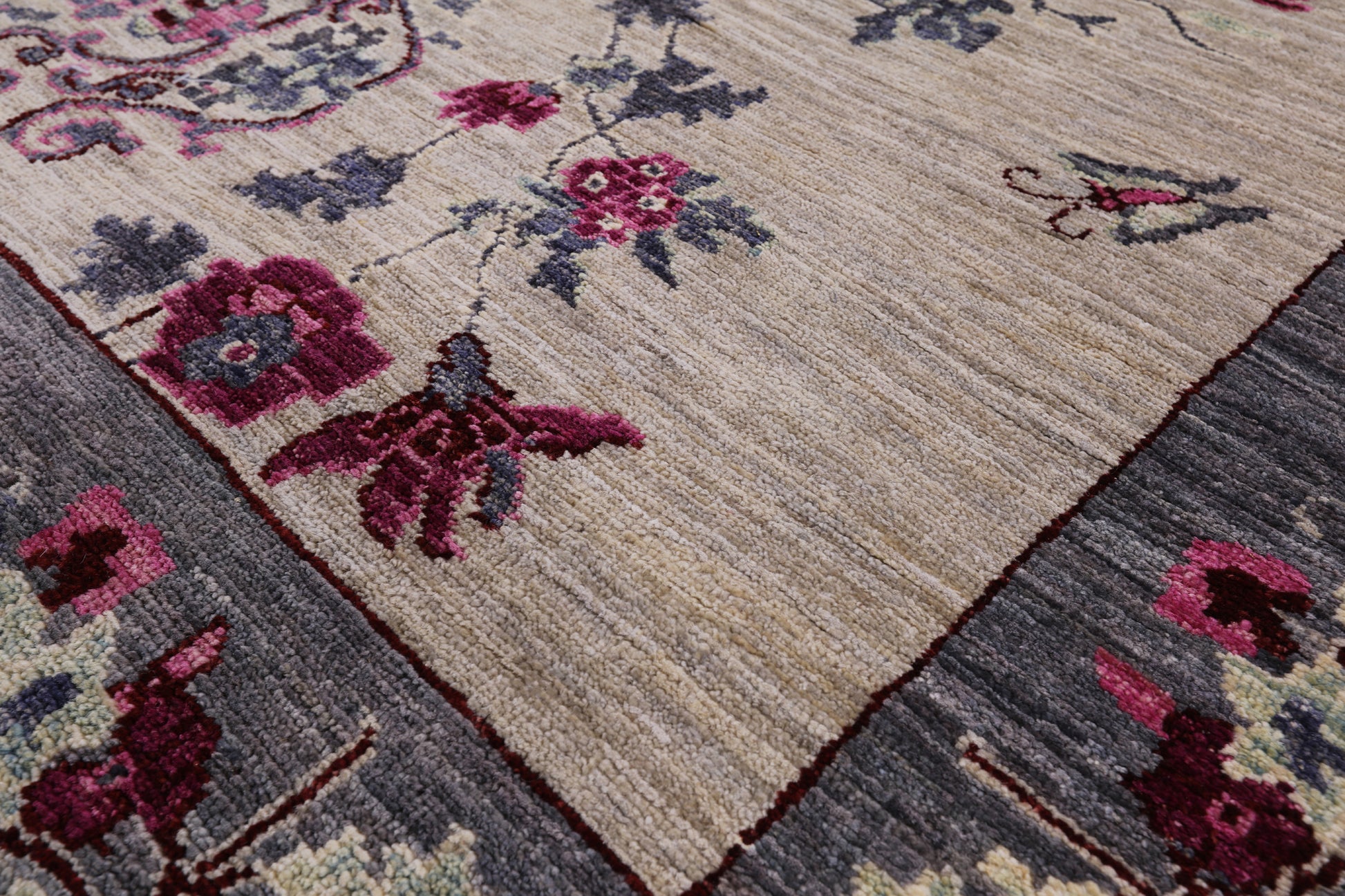 Ivory William Morris Hand Knotted Wool Rug - 5' 0" X 7' 6" - Golden Nile