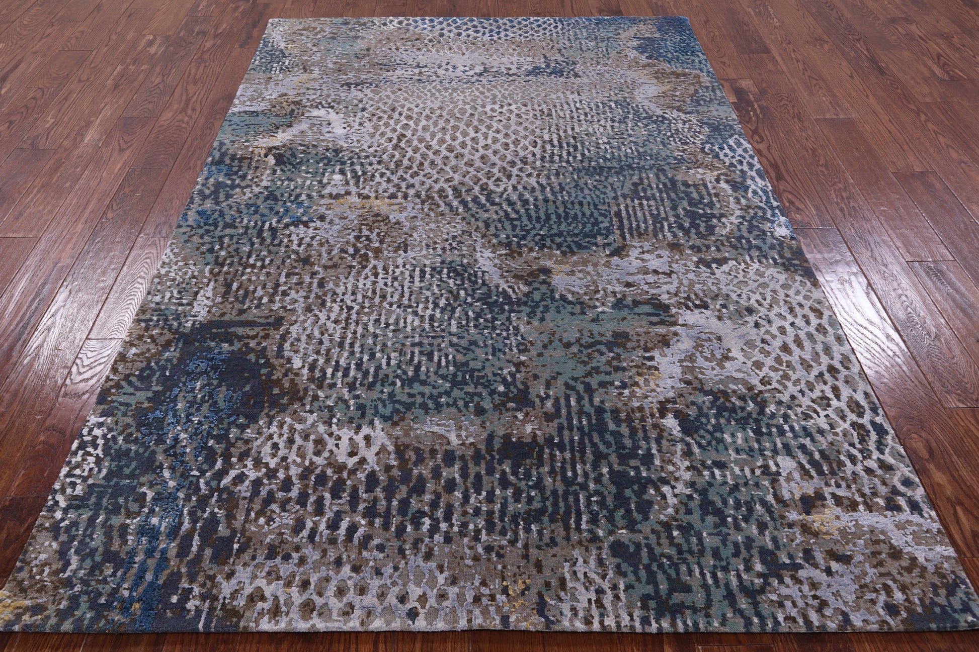 Animal Print Design Contemporary Hand Knotted Wool & Silk Rug - 5' 6" X 8' 3" - Golden Nile