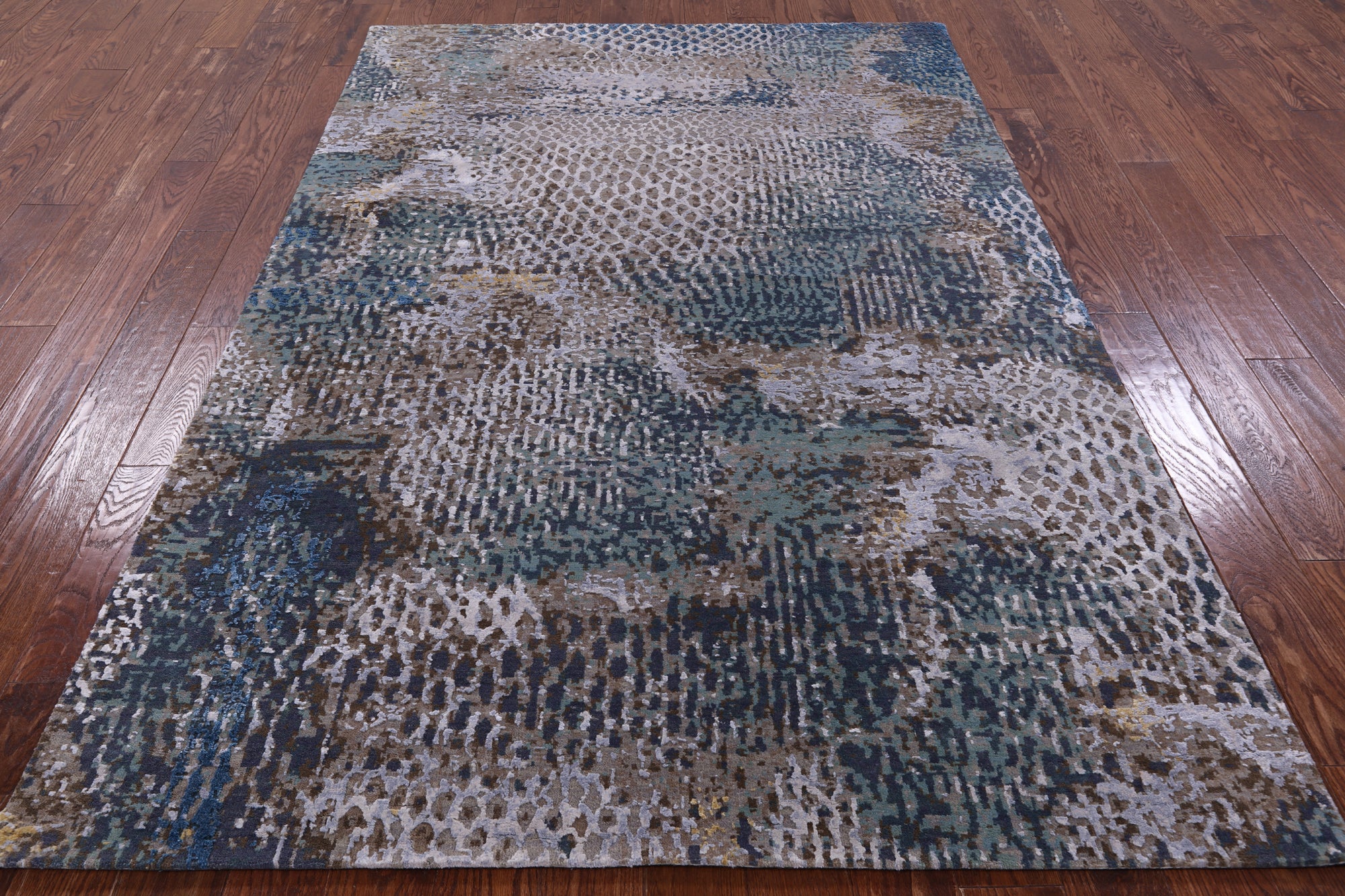 Animal Print Design Contemporary Hand Knotted Wool & Silk Rug - 5' 6" X 8' 3" - Golden Nile