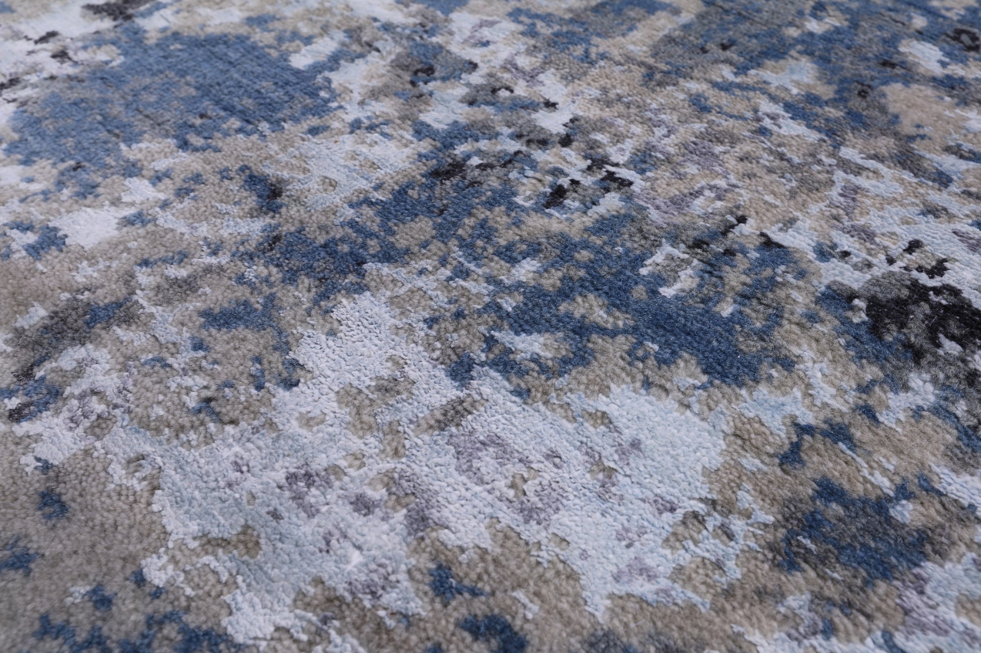 Abstract Contemporary Hand Knotted Wool & Silk Rug - 4' 0" X 6' 1" - Golden Nile