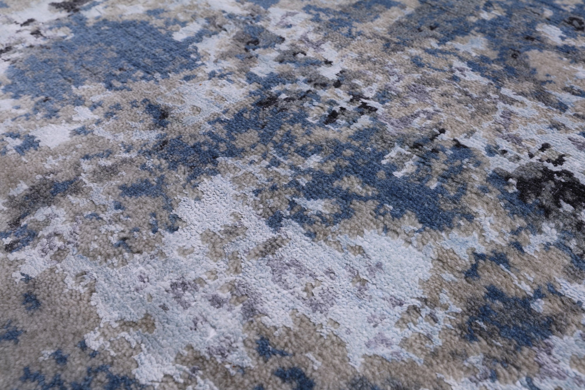 Abstract Contemporary Hand Knotted Wool & Silk Rug - 4' 0" X 6' 1" - Golden Nile