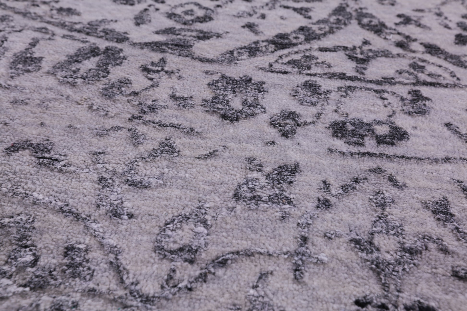 Grey Round Persian Hand Knotted Wool & Silk Rug - 8' 1" X 8' 1" - Golden Nile