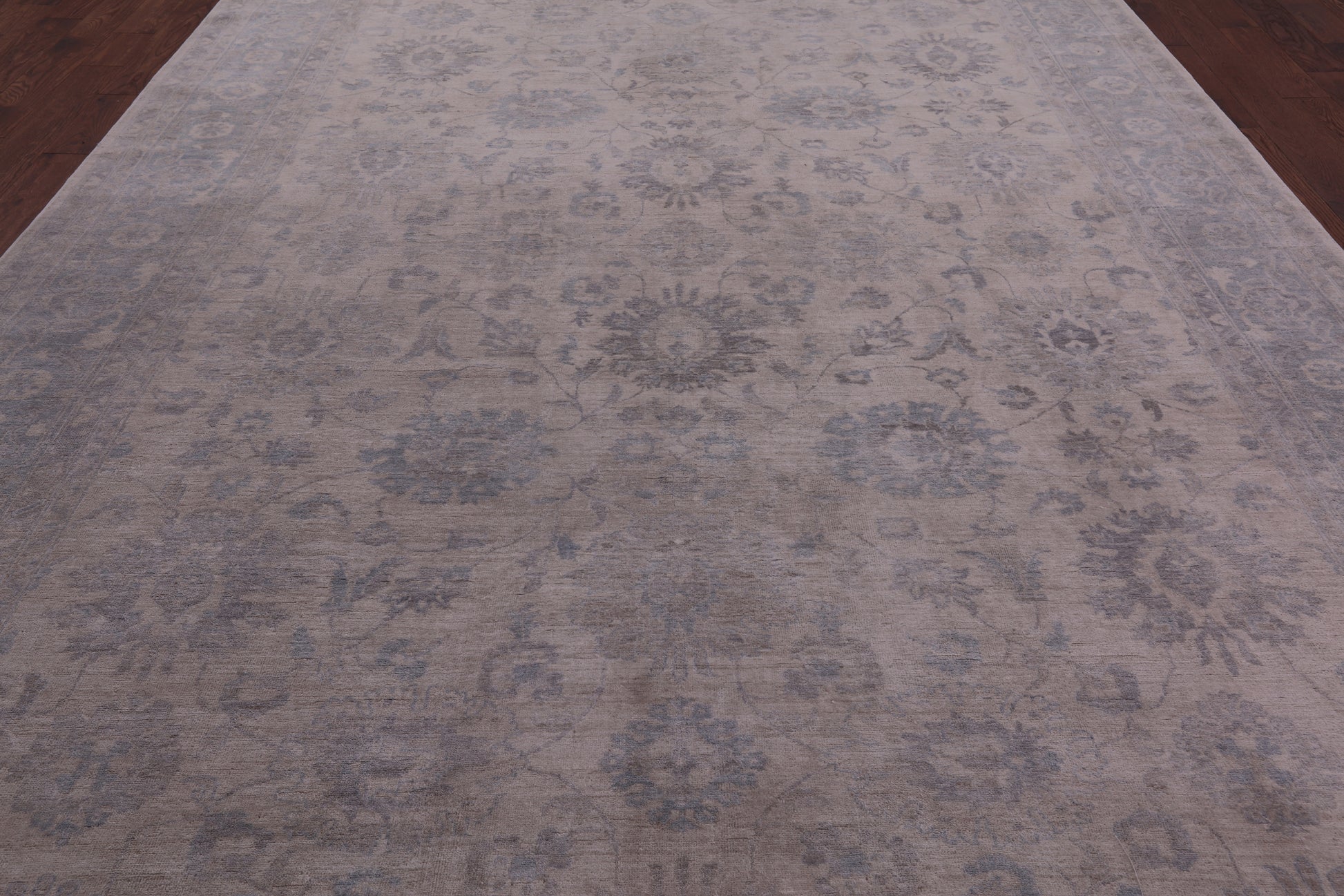 Ivory Peshawar Hand Knotted Wool Rug - 9' 10" X 13' 7" - Golden Nile