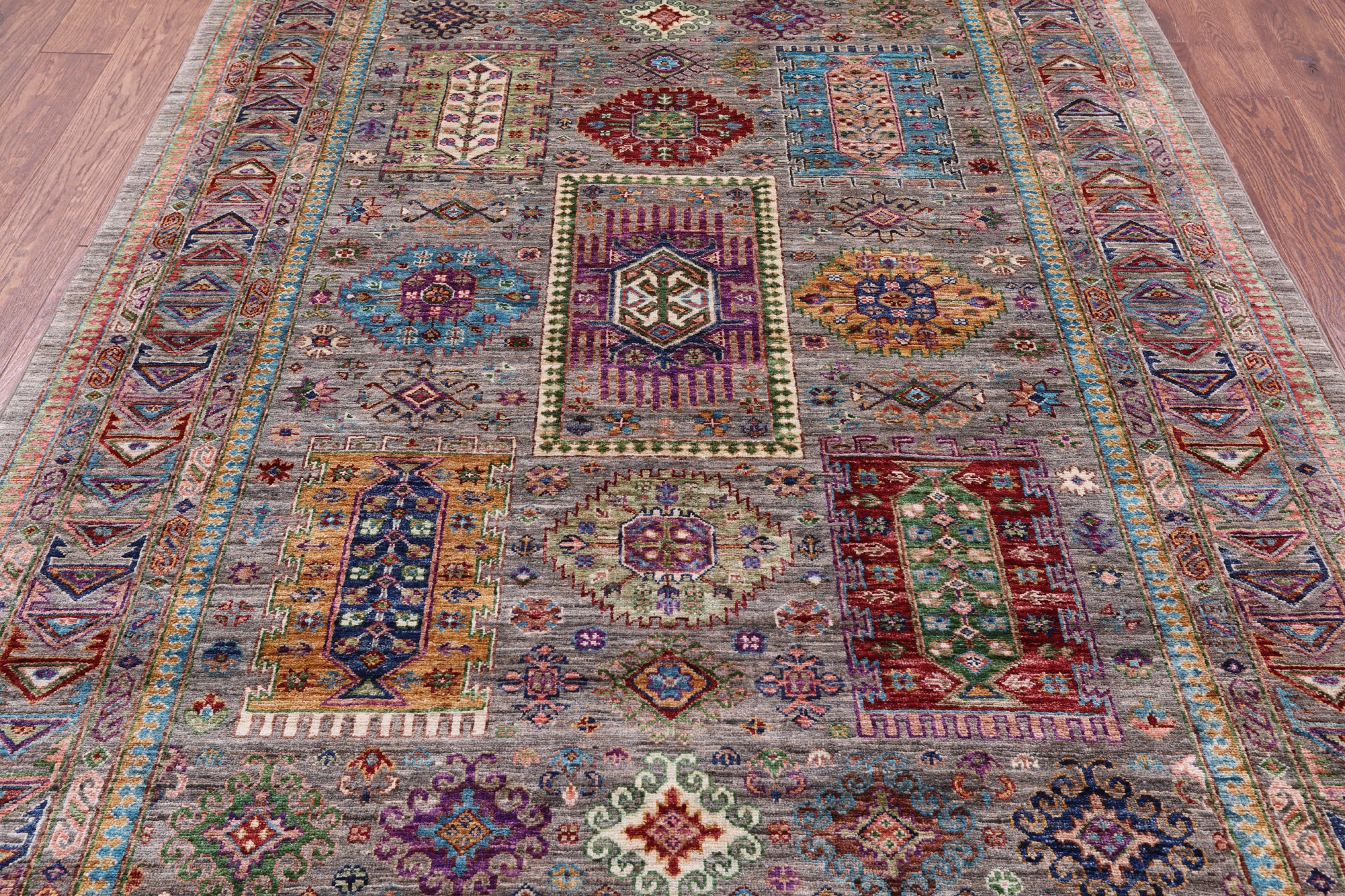 Turkmen Ersari Hand Knotted Wool Rug - 5' 9" X 8' 0" - Golden Nile