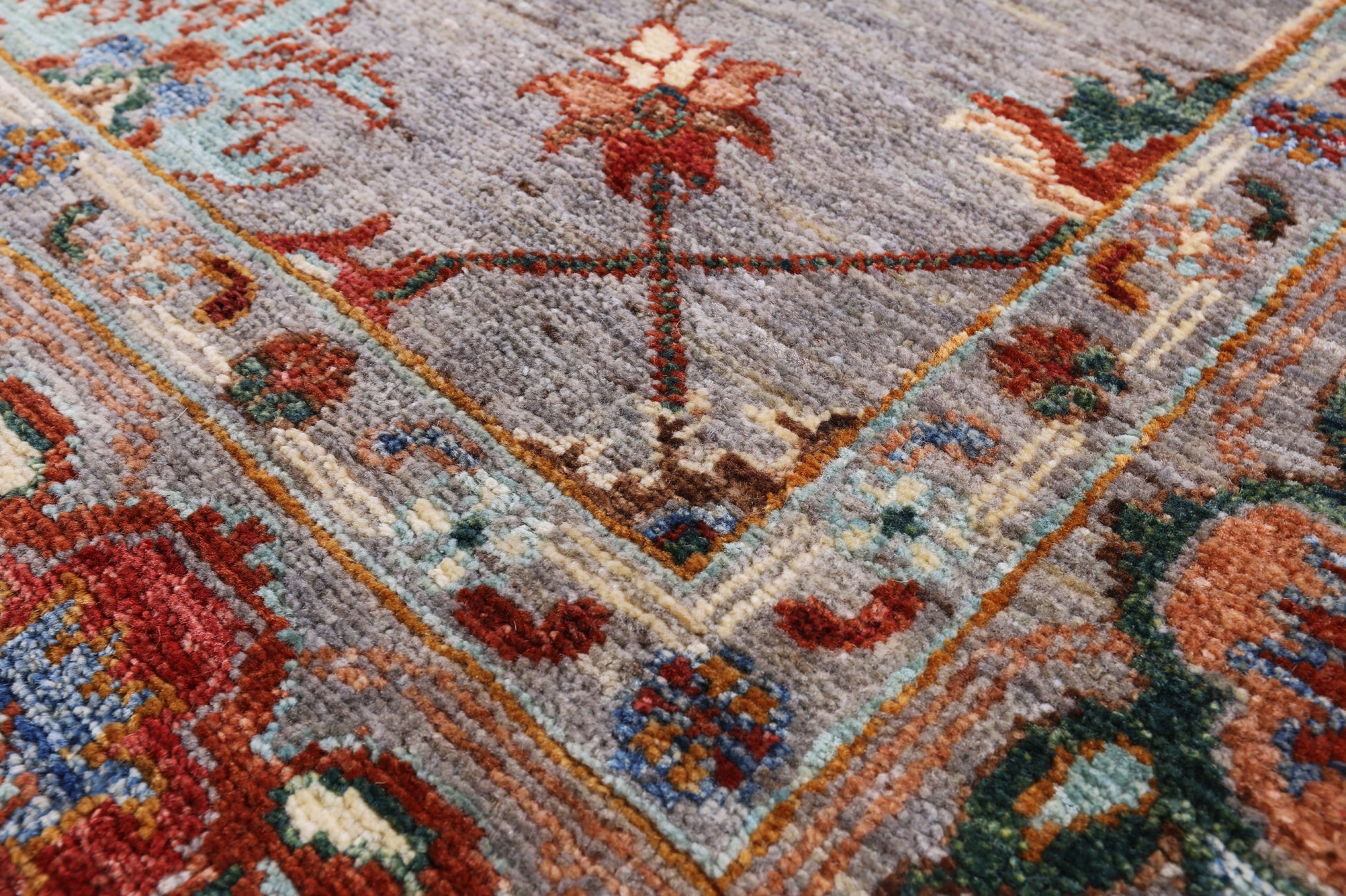 Peshawar Hand Knotted Wool Rug - 5' 2" X 6' 11" - Golden Nile