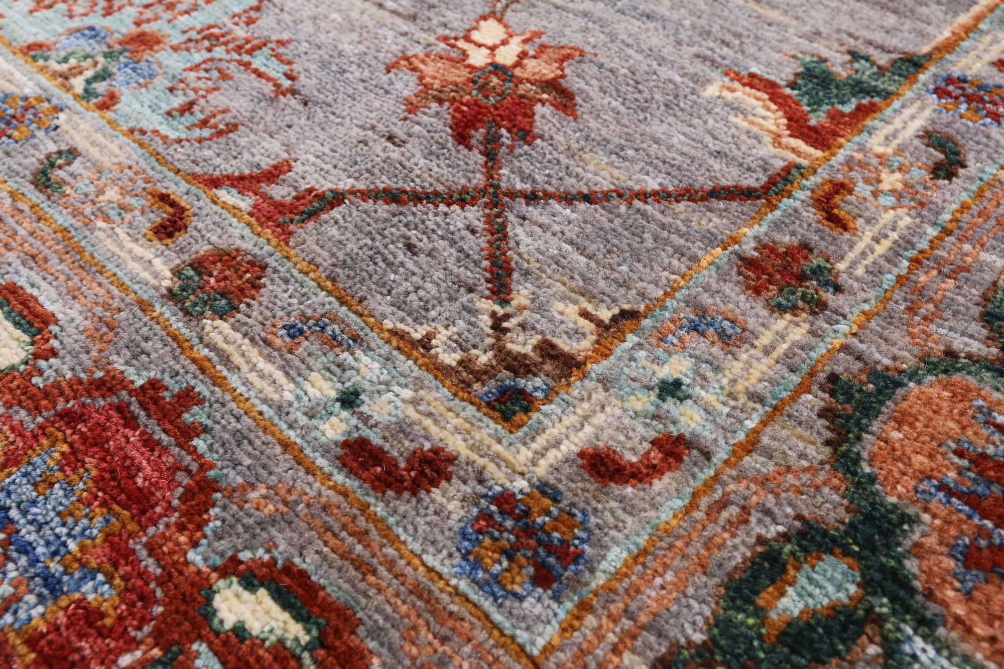 Peshawar Hand Knotted Wool Rug - 5' 2" X 6' 11" - Golden Nile
