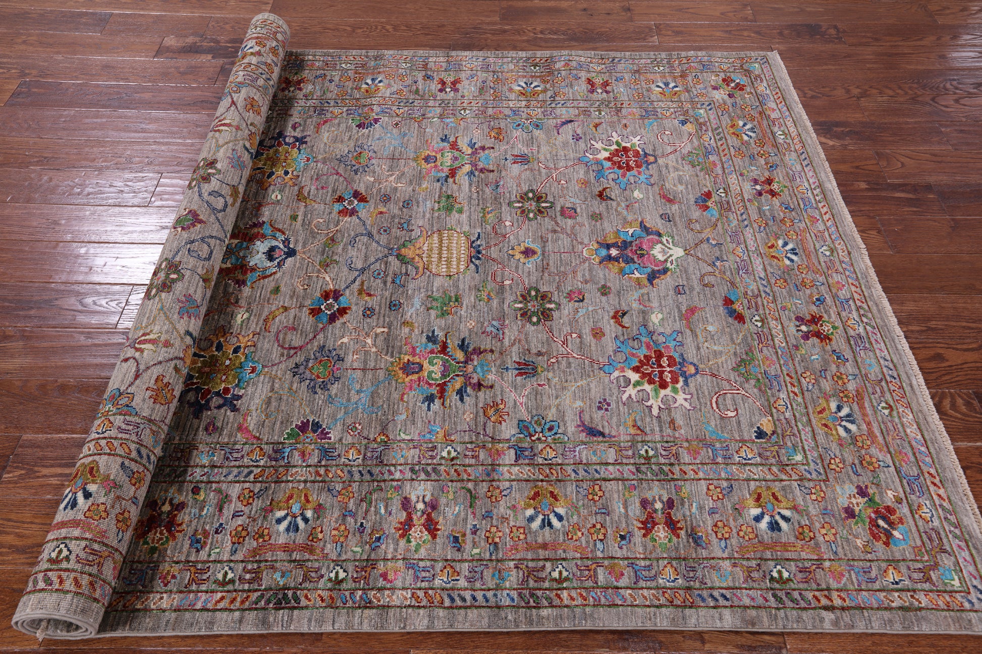 Peshawar Hand Knotted Wool Rug - 5' 7" X 8' 1" - Golden Nile