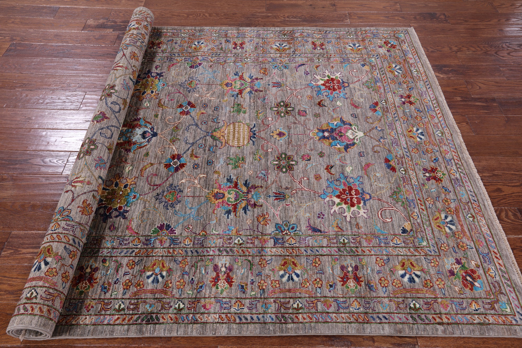 Peshawar Hand Knotted Wool Rug - 5' 7" X 8' 1" - Golden Nile