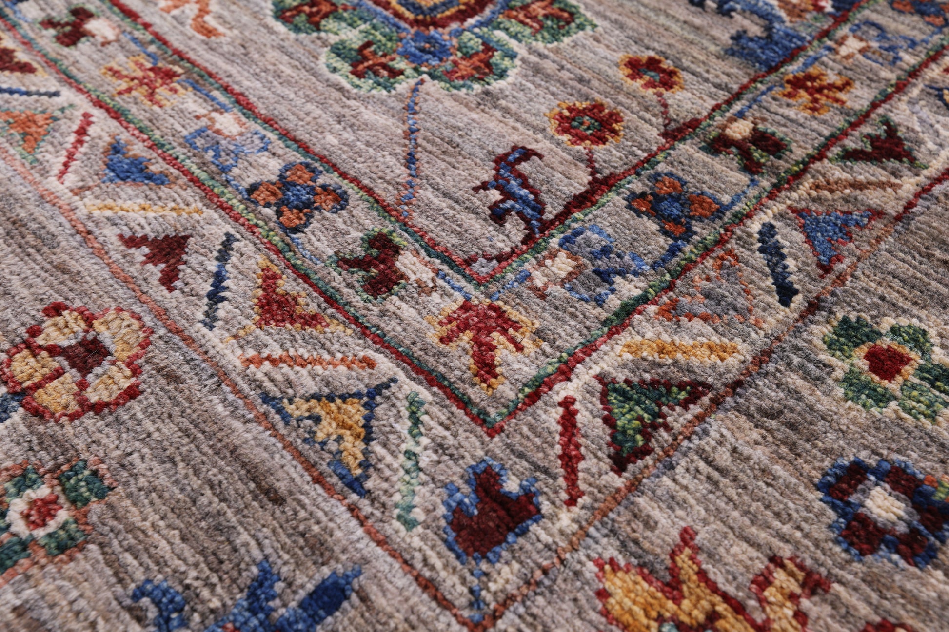 Peshawar Hand Knotted Wool Rug - 6' 9" X 9' 7" - Golden Nile