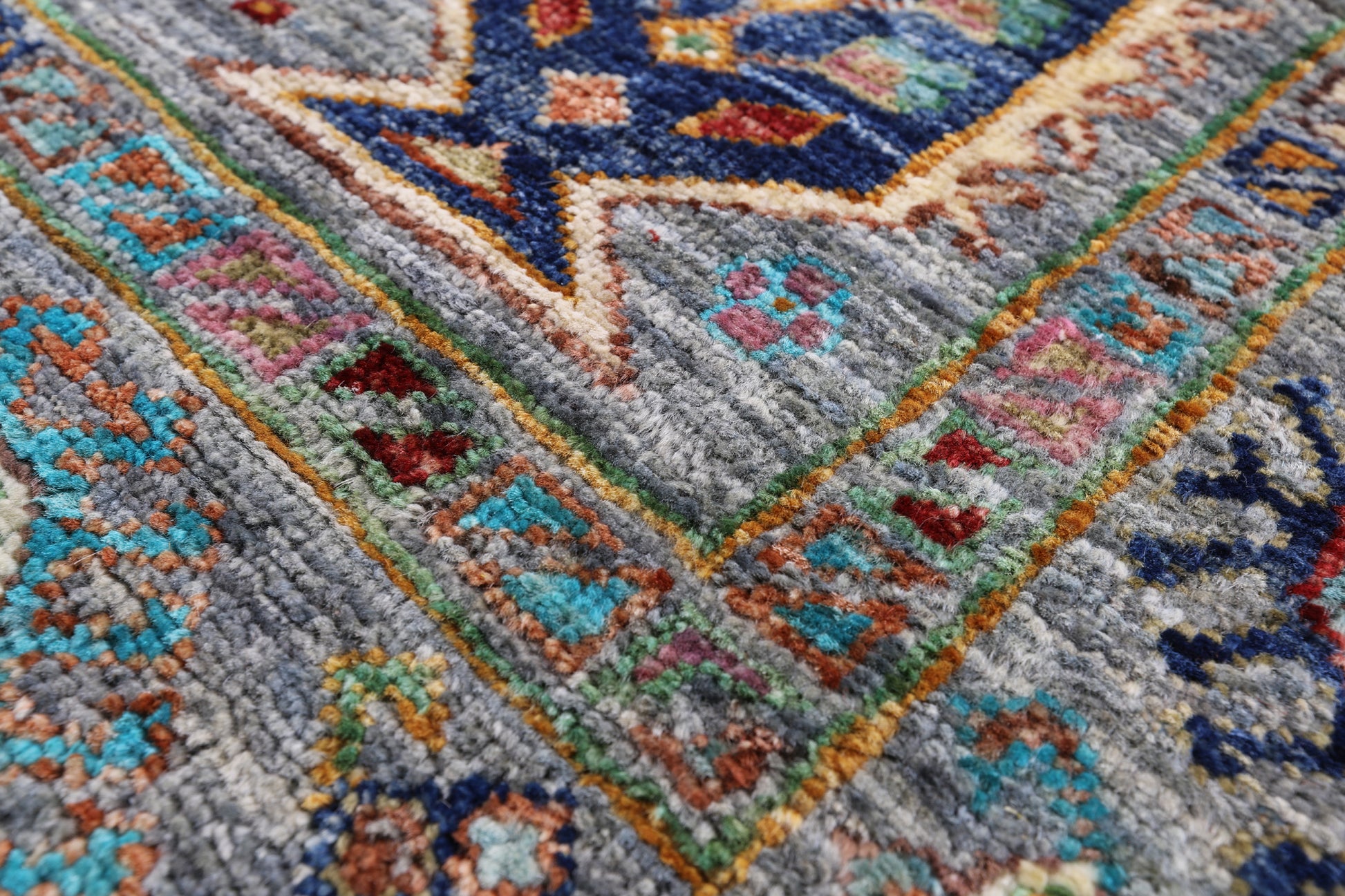 Turkmen Ersari Hand Knotted Wool Rug - 5' 9" X 8' 0" - Golden Nile