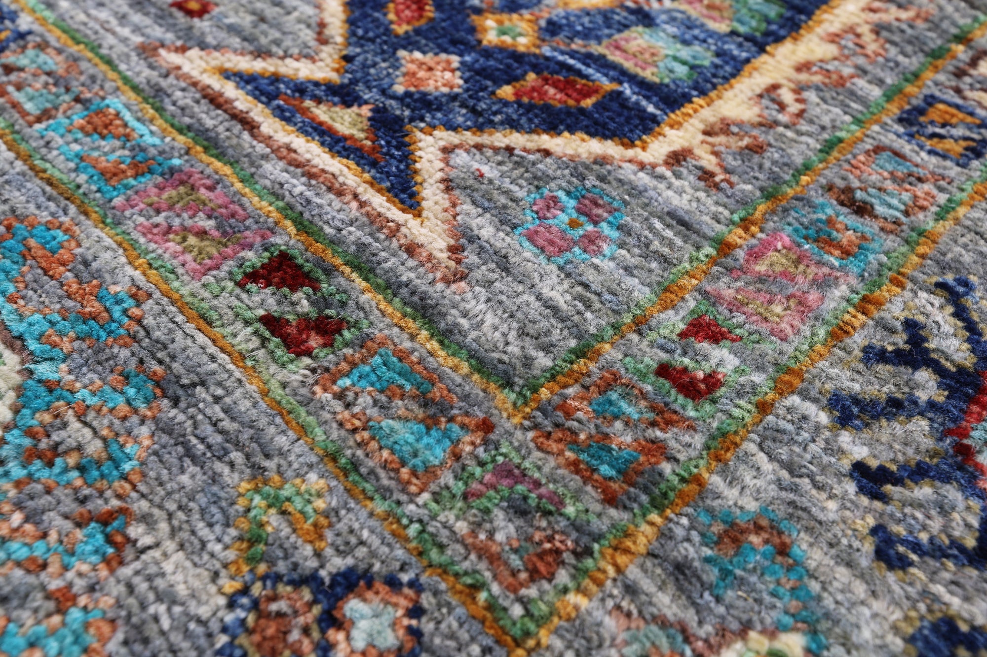Turkmen Ersari Hand Knotted Wool Rug - 5' 9" X 8' 0" - Golden Nile