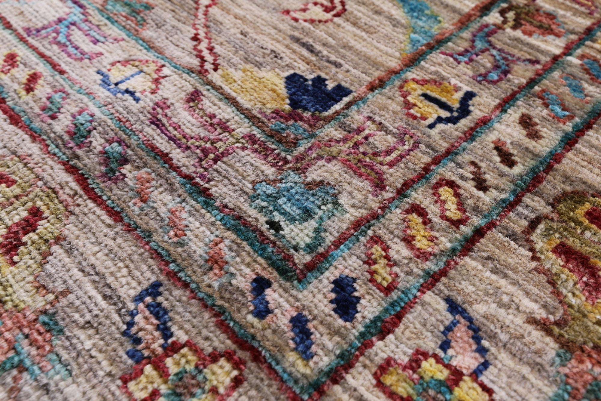 Peshawar Hand Knotted Wool Rug - 5' 8" X 7' 8" - Golden Nile