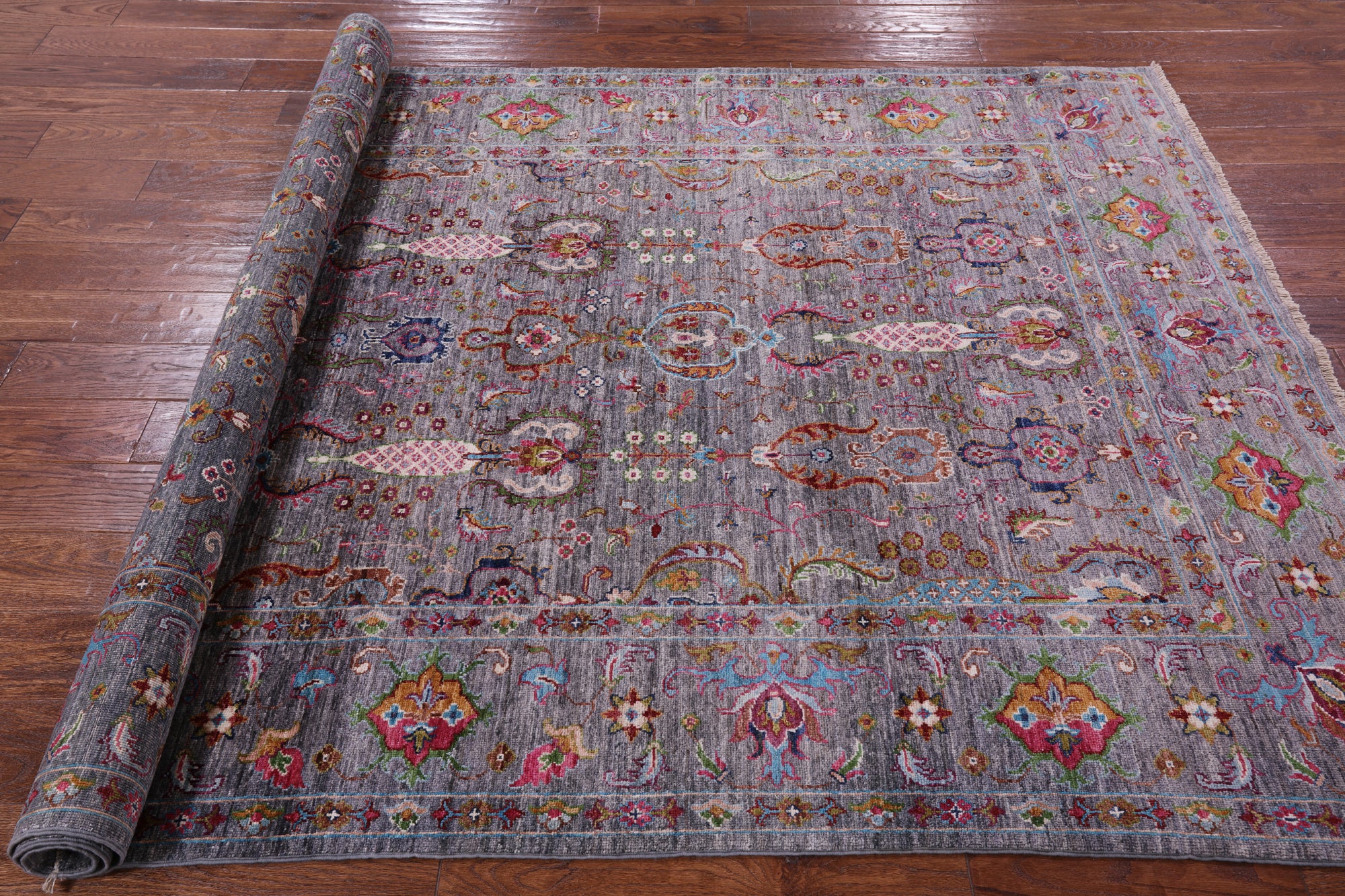 Grey Peshawar Hand Knotted Wool Rug - 5' 6" X 8' 2" - Golden Nile