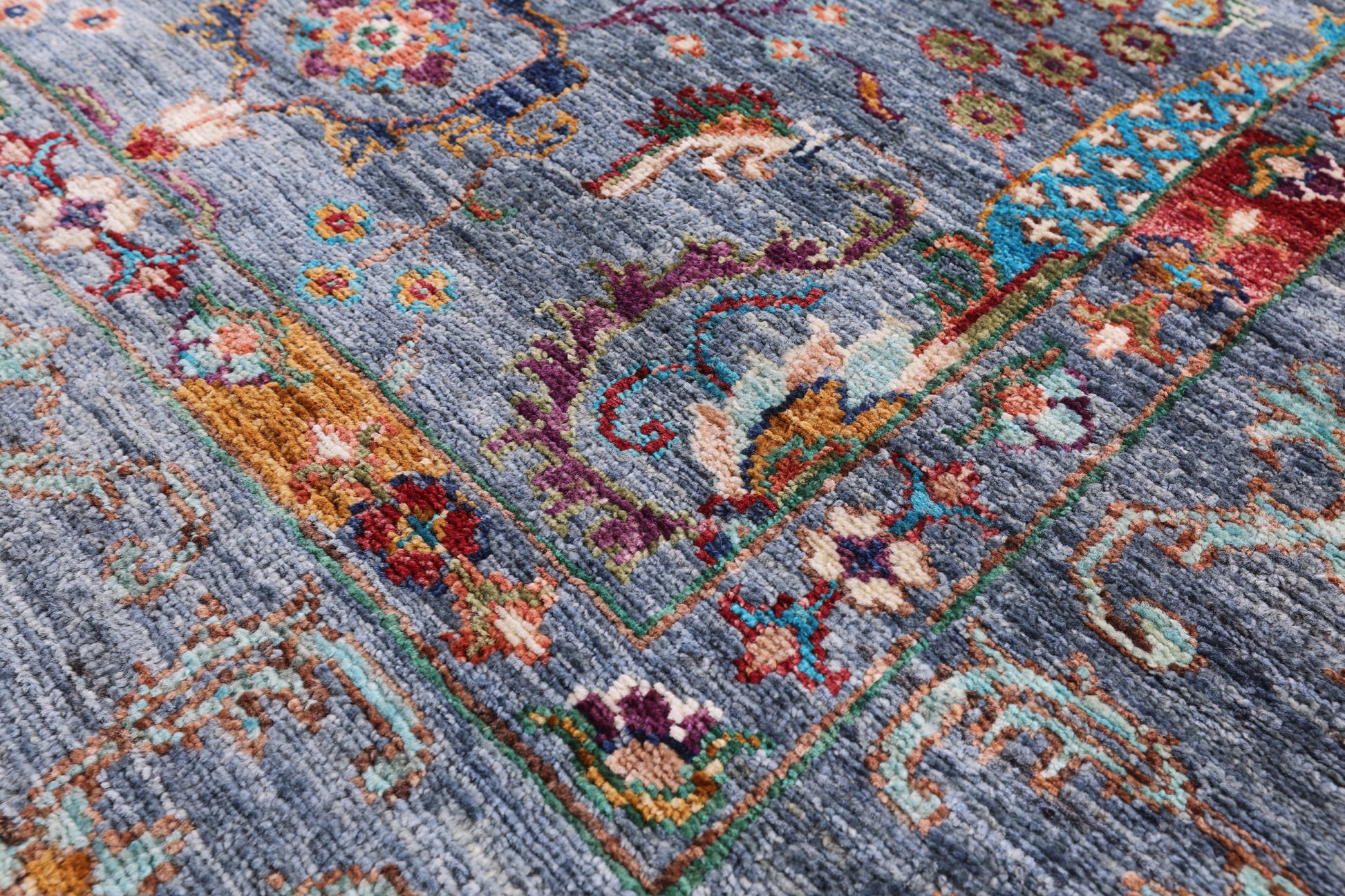 Peshawar Hand Knotted Wool Rug - 5' 10" X 7' 10" - Golden Nile