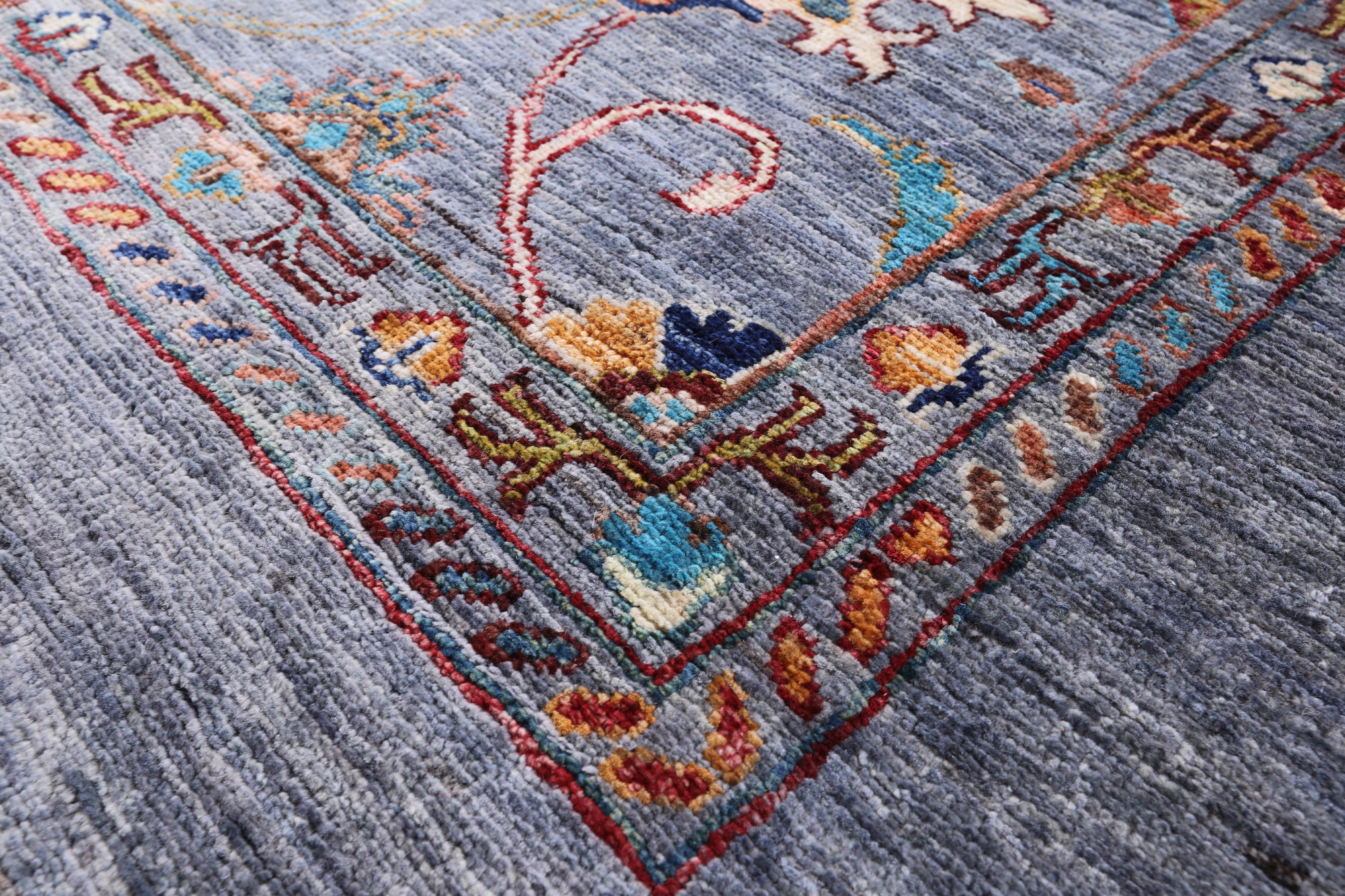 Peshawar Hand Knotted Wool Rug - 5' 6" X 8' 1" - Golden Nile