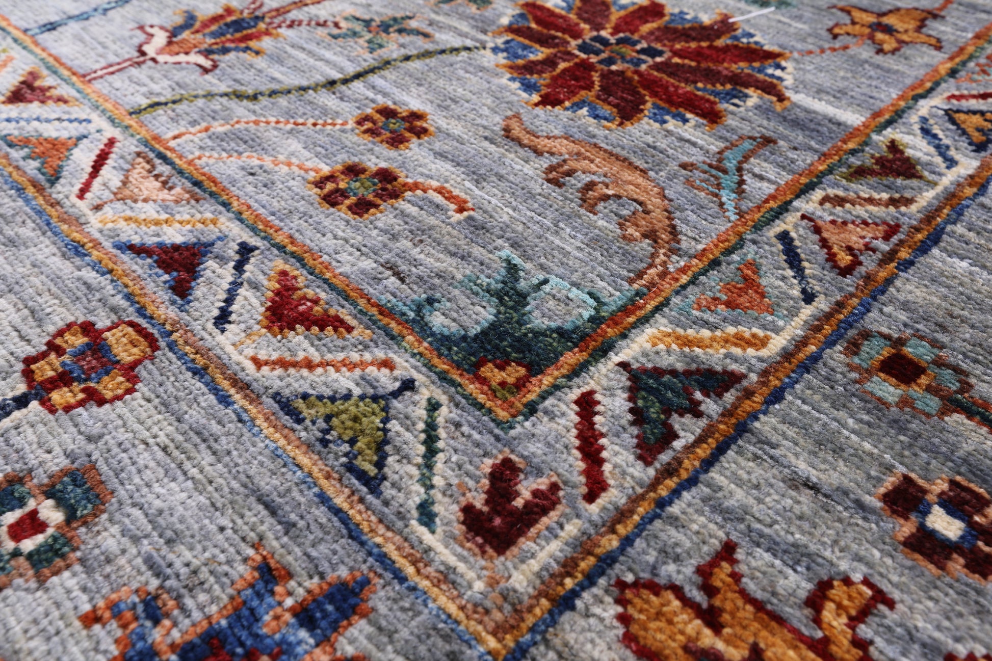 Peshawar Hand Knotted Wool Rug - 5' 6" X 7' 8" - Golden Nile