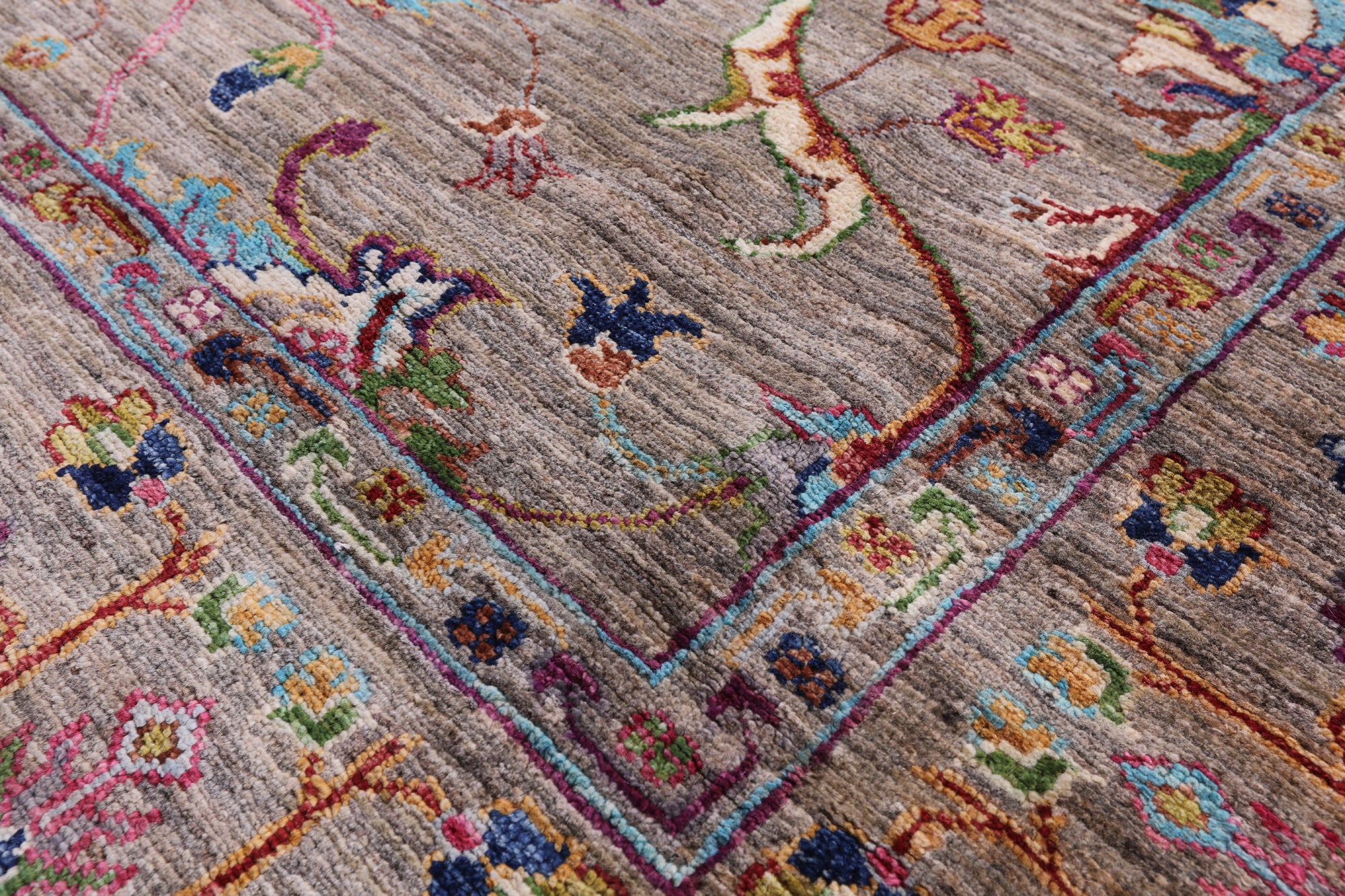 Peshawar Hand Knotted Wool Rug - 5' 8" X 7' 8" - Golden Nile
