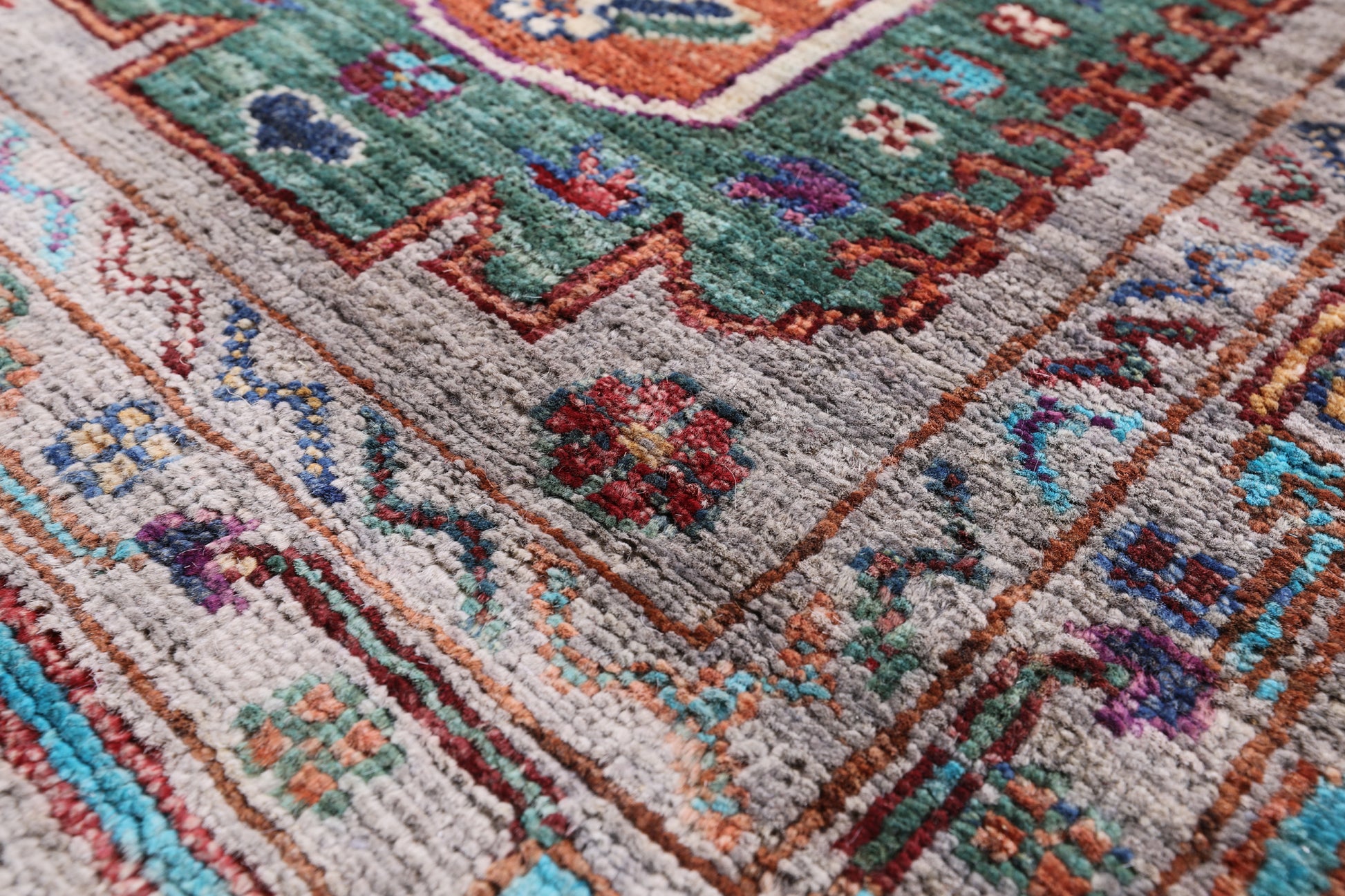 Turkmen Ersari Hand Knotted Wool Rug - 5' 9" X 7' 9" - Golden Nile