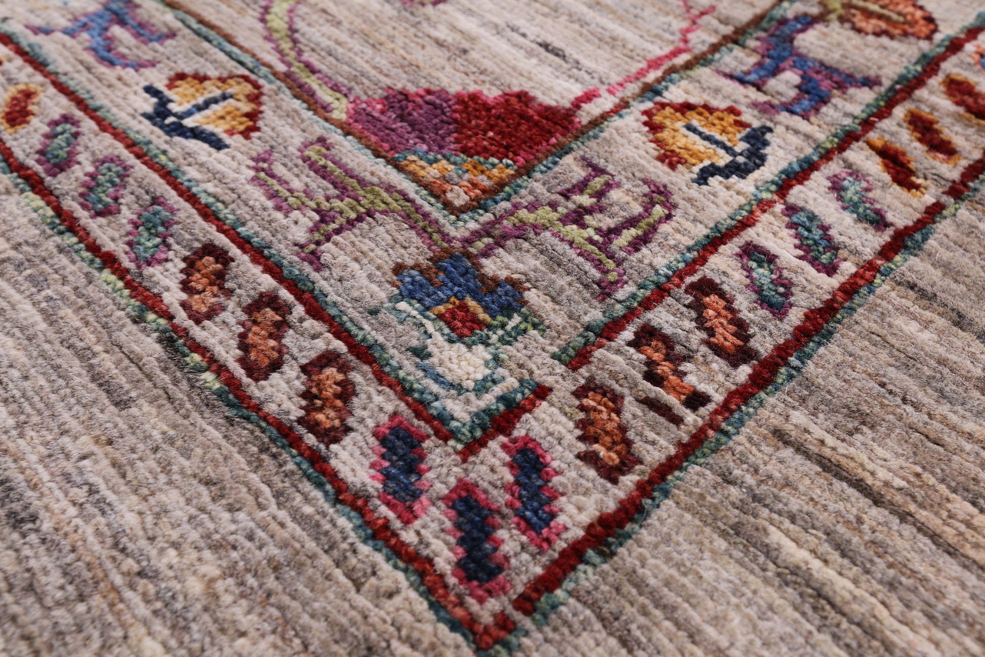 Peshawar Hand Knotted Wool Rug - 5' 7" X 7' 9" - Golden Nile