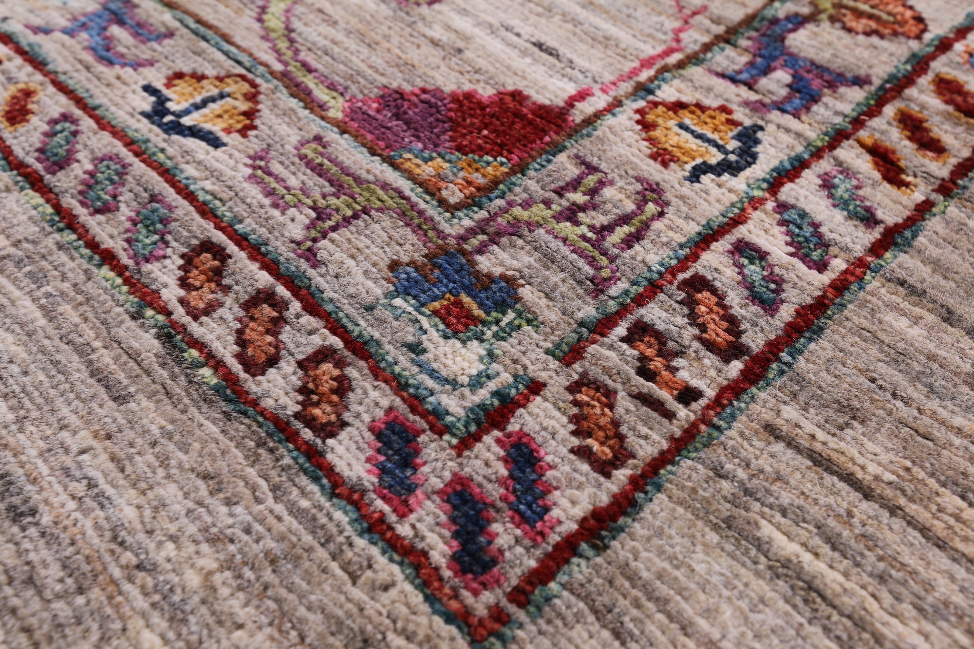 Peshawar Hand Knotted Wool Rug - 5' 7" X 7' 9" - Golden Nile