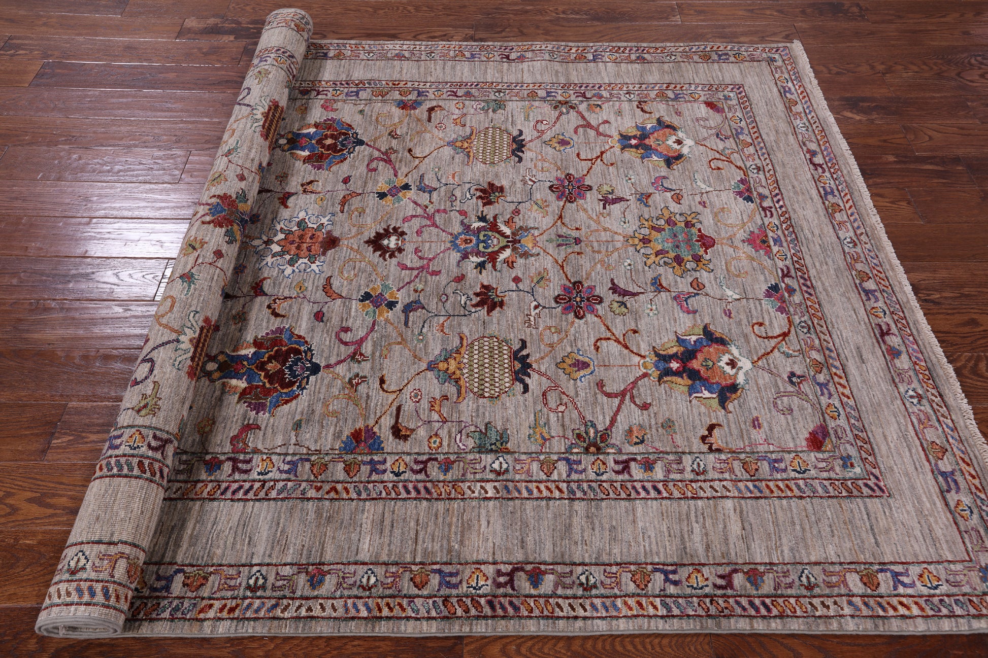 Peshawar Hand Knotted Wool Rug - 5' 7" X 7' 9" - Golden Nile