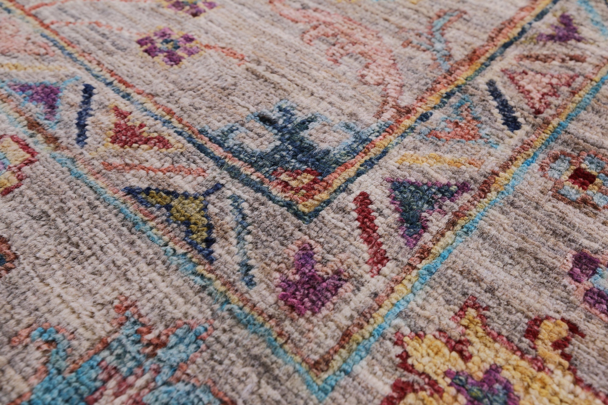 Peshawar Hand Knotted Wool Rug - 5' 8" X 7' 11" - Golden Nile