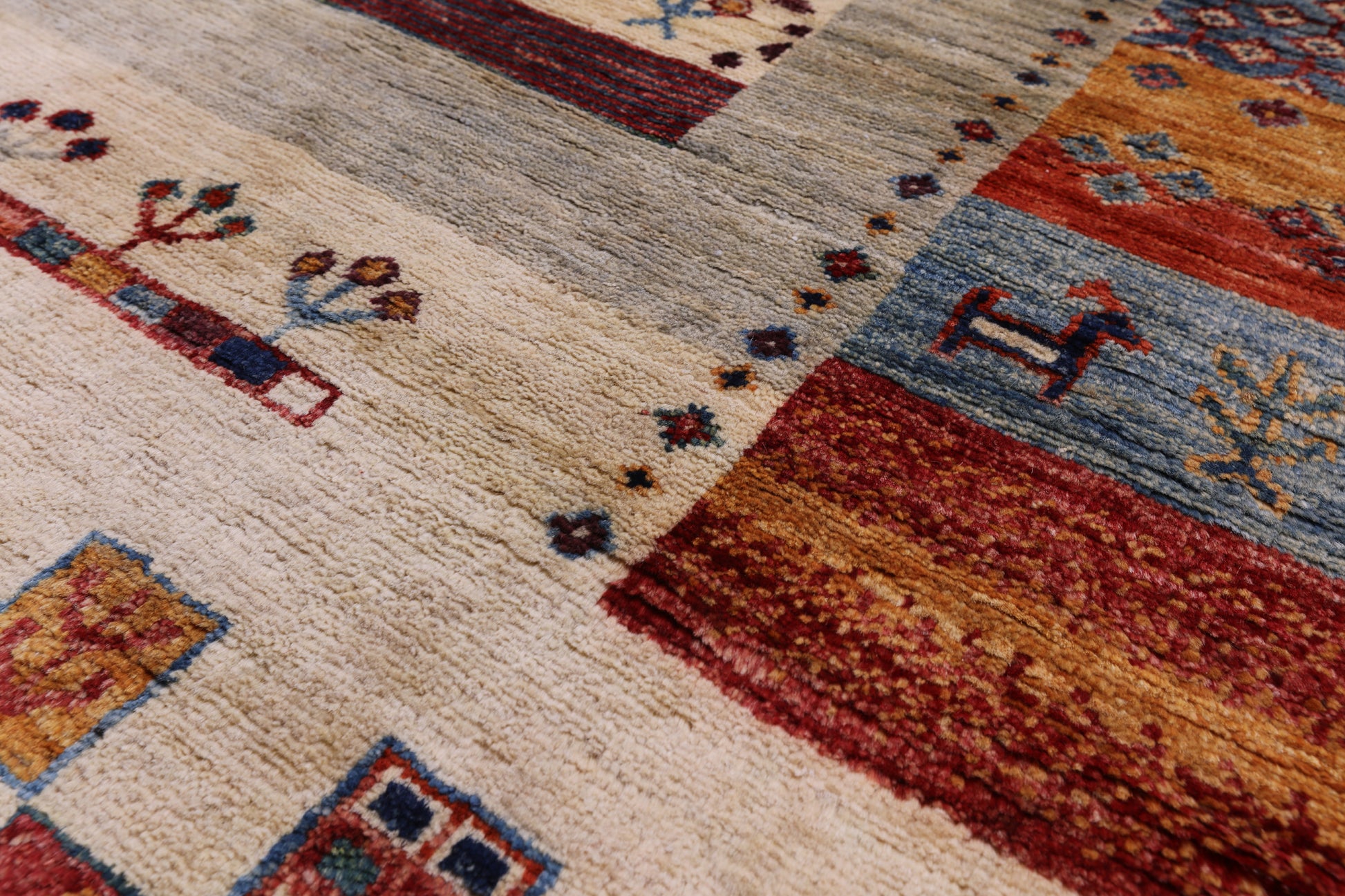 Persian Gabbeh Hand Knotted Wool Rug - 4' 0" X 5' 9" - Golden Nile