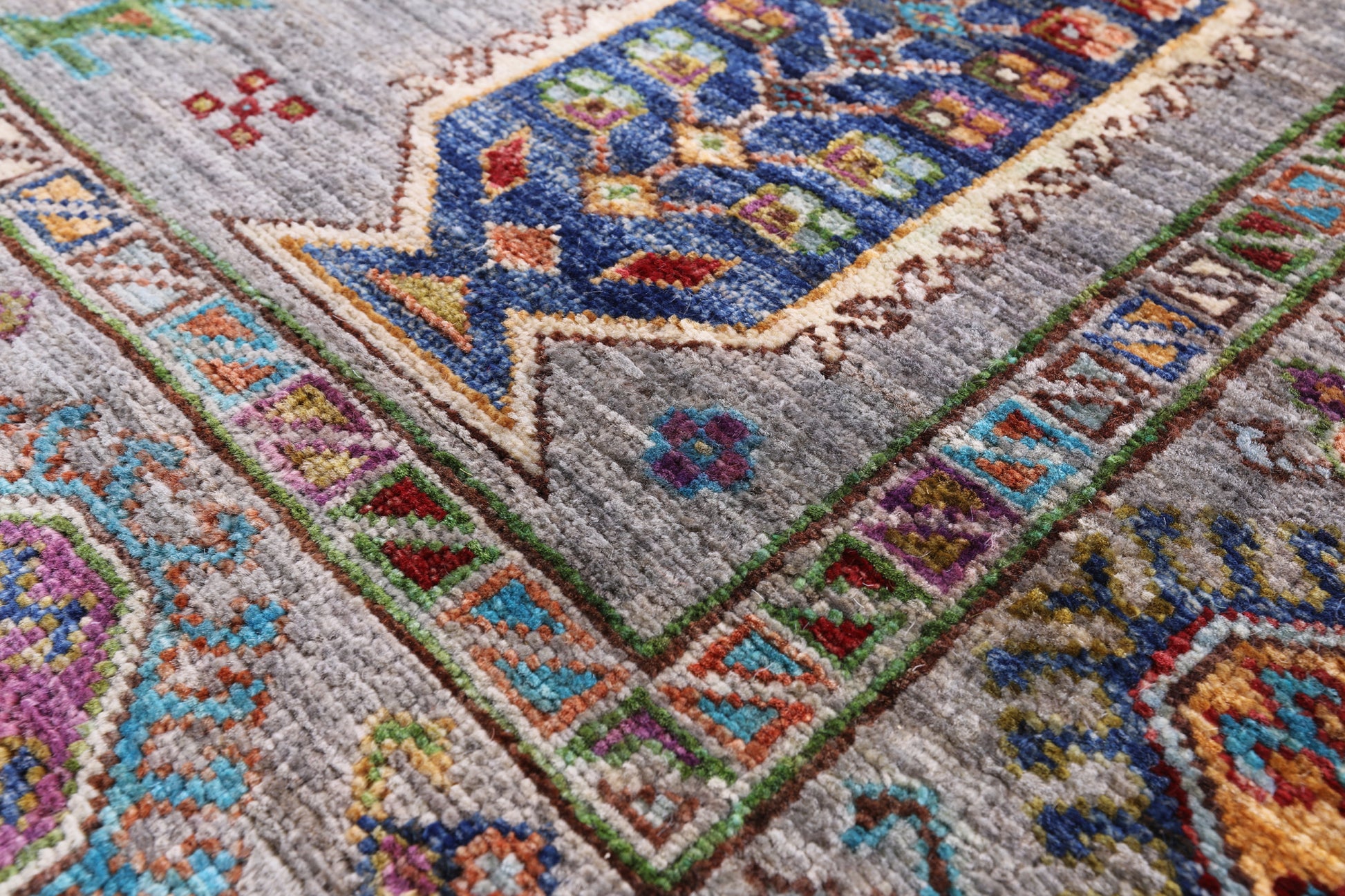 Grey Turkmen Ersari Handmade Wool Rug - 5' 1" X 6' 8" - Golden Nile