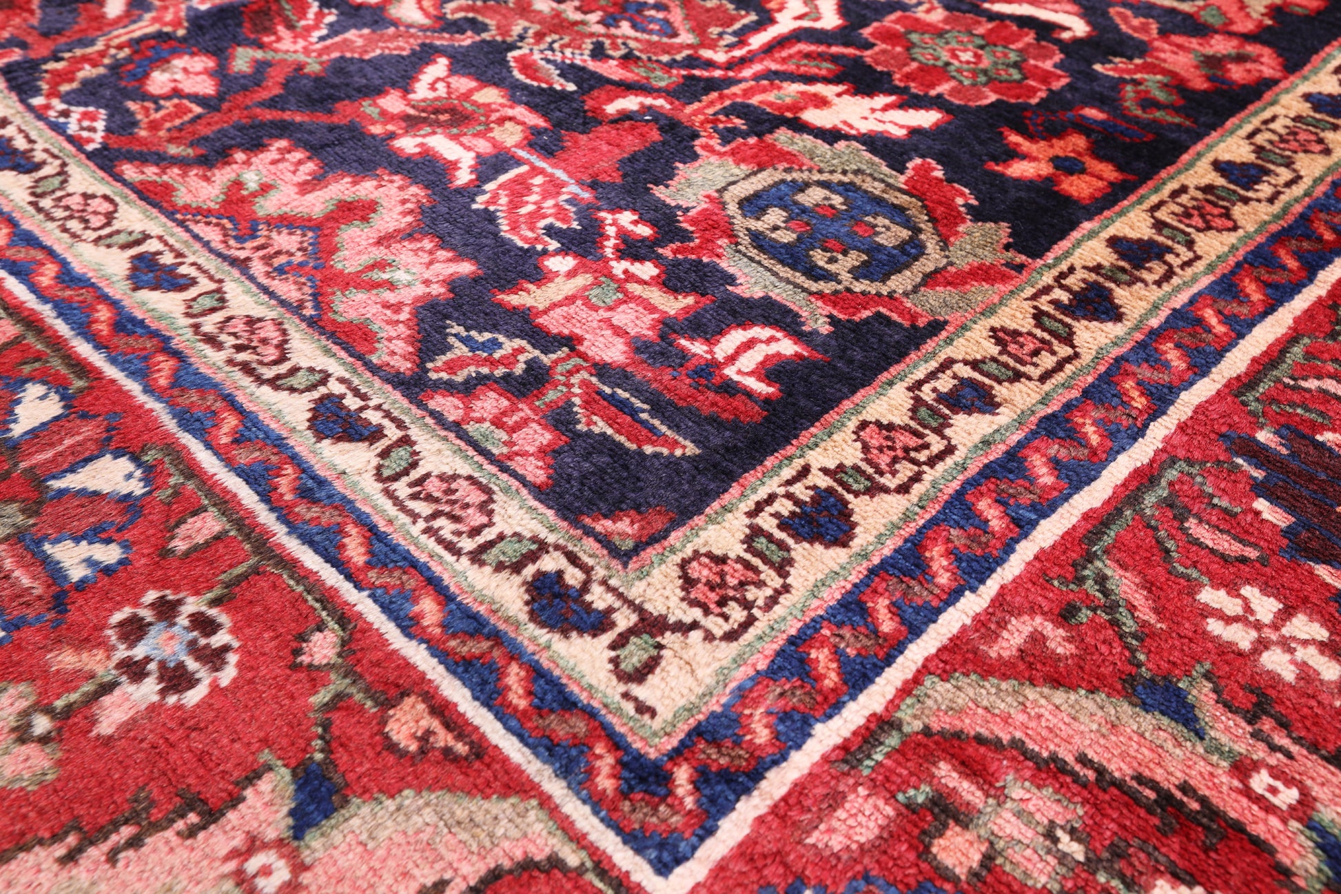 New Persian Nahavand Handmade Rug - 5' 6" X 10' 8" - Golden Nile