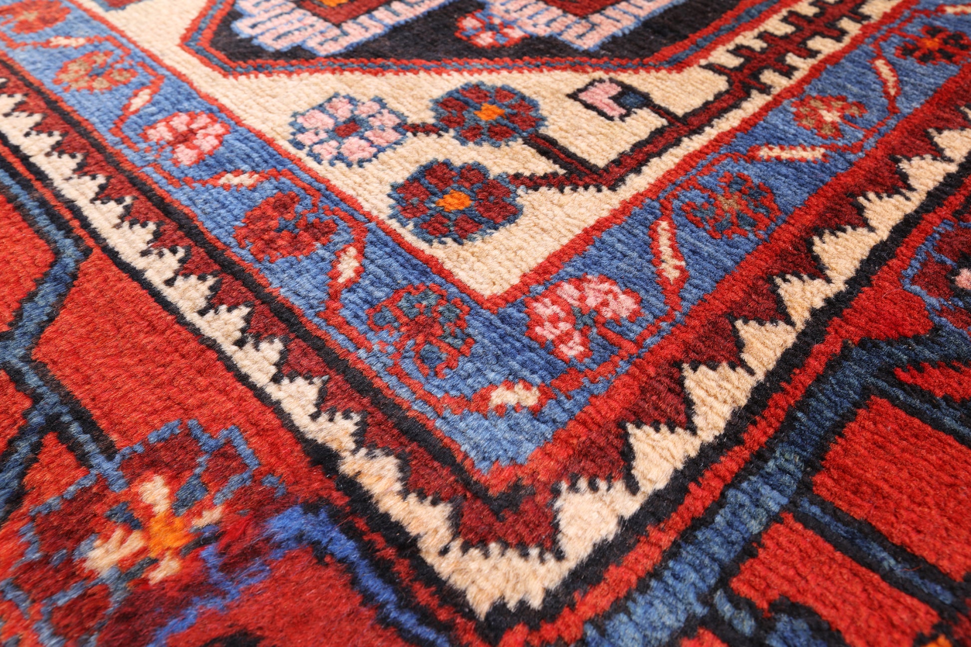 New Handmade Authentic Persian Nahavand Rug - 5' 5" X 9' 11" - Golden Nile