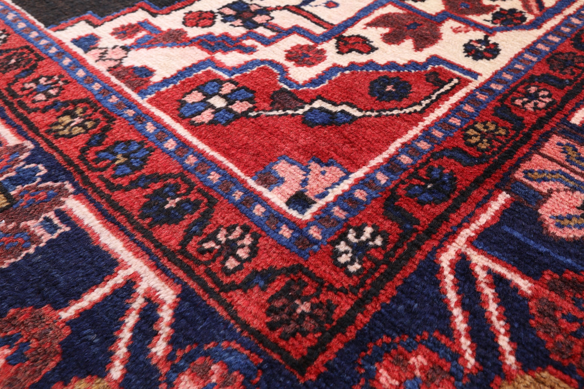 New Persian Nahavand Wool Rug - 5' 6" X 10' 7" - Golden Nile