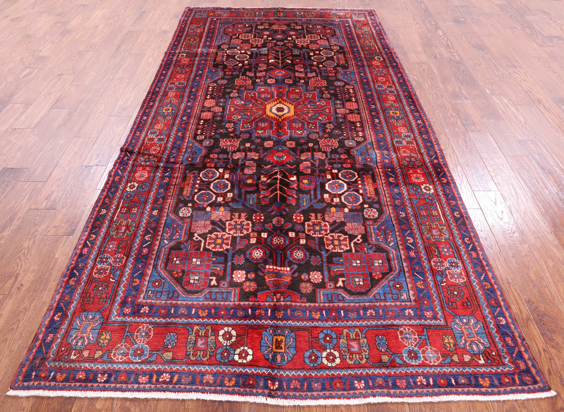 New Persian Nahavand Rug - 5' 6" X 10' 11" - Golden Nile