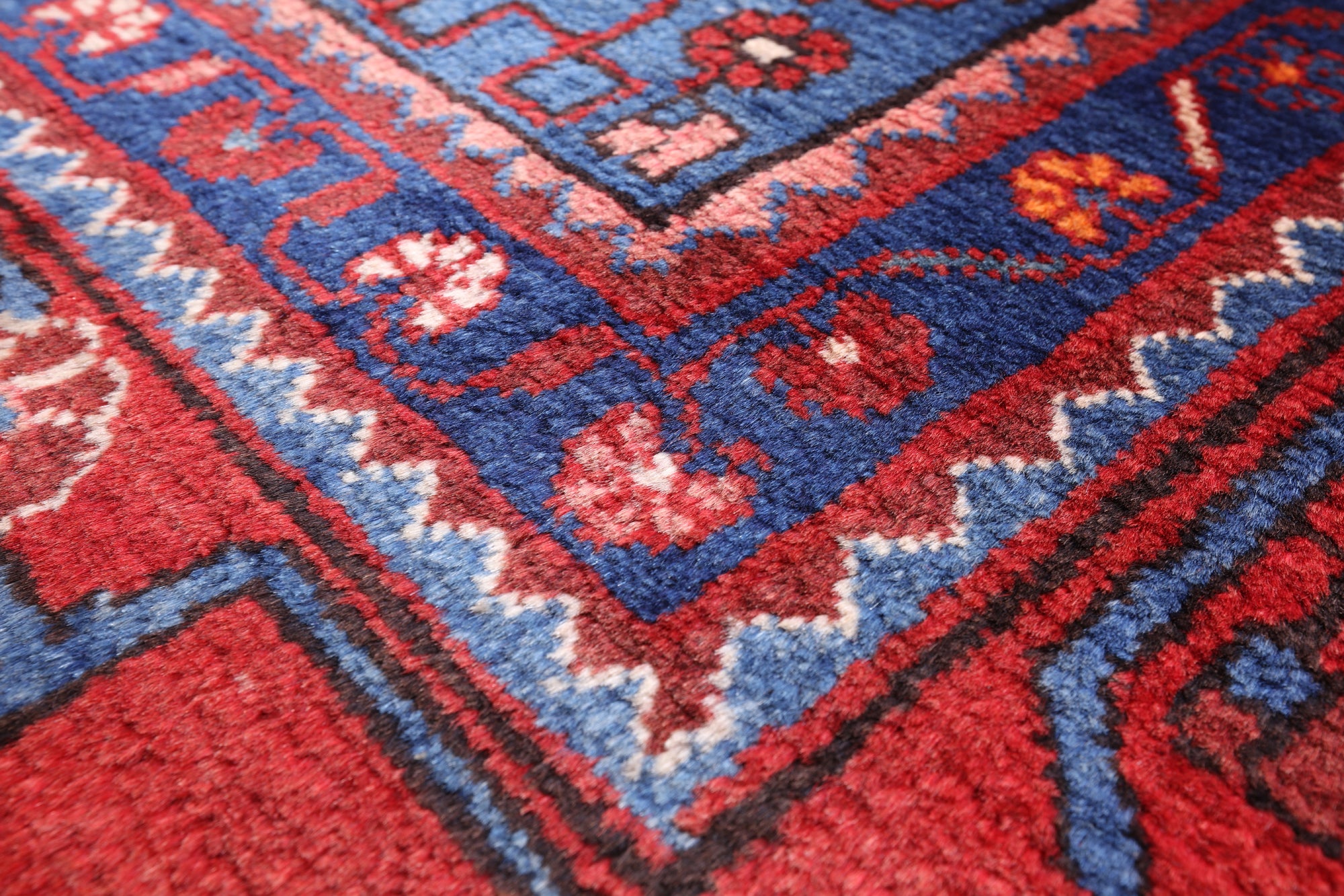 New Persian Nahavand Rug - 5' 6" X 10' 11" - Golden Nile