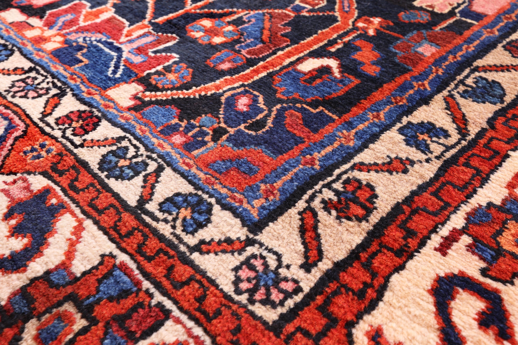 New Persian Nahavand Handmade Rug - 5' 7" X 10' 10" - Golden Nile