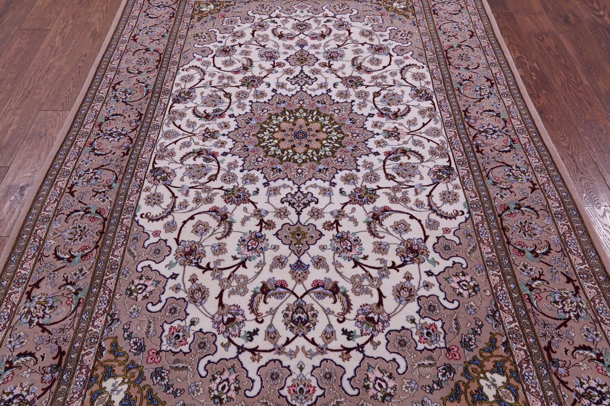 Ivory Isfahan Authentic Persian Hand Knotted Wool & Silk Area Rug - 5' 1" X 8' 2" - Golden Nile