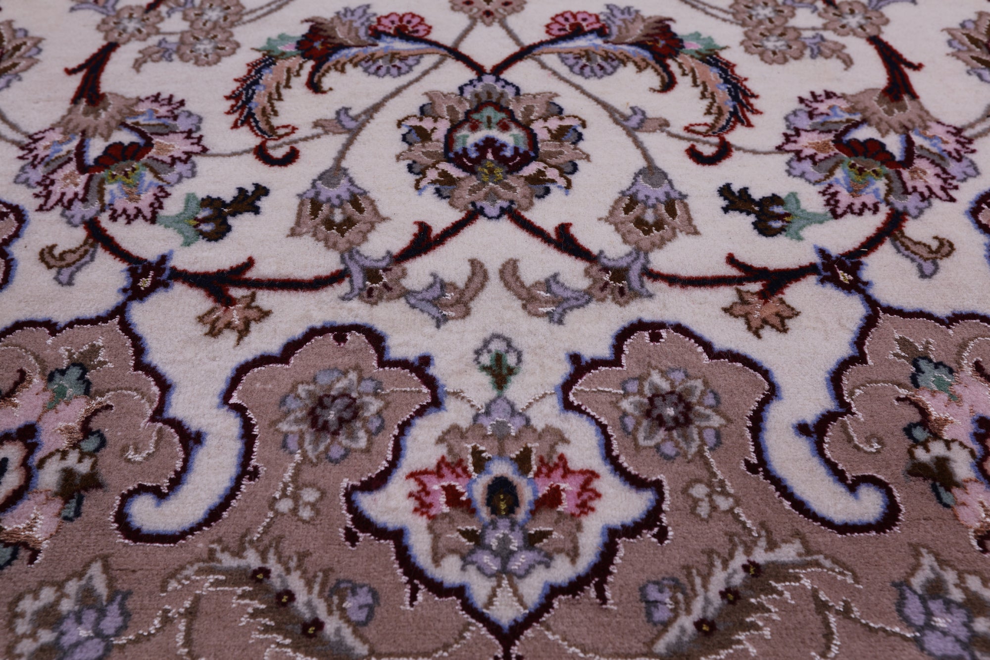 Ivory Isfahan Authentic Persian Hand Knotted Wool & Silk Area Rug - 5' 1" X 8' 2" - Golden Nile