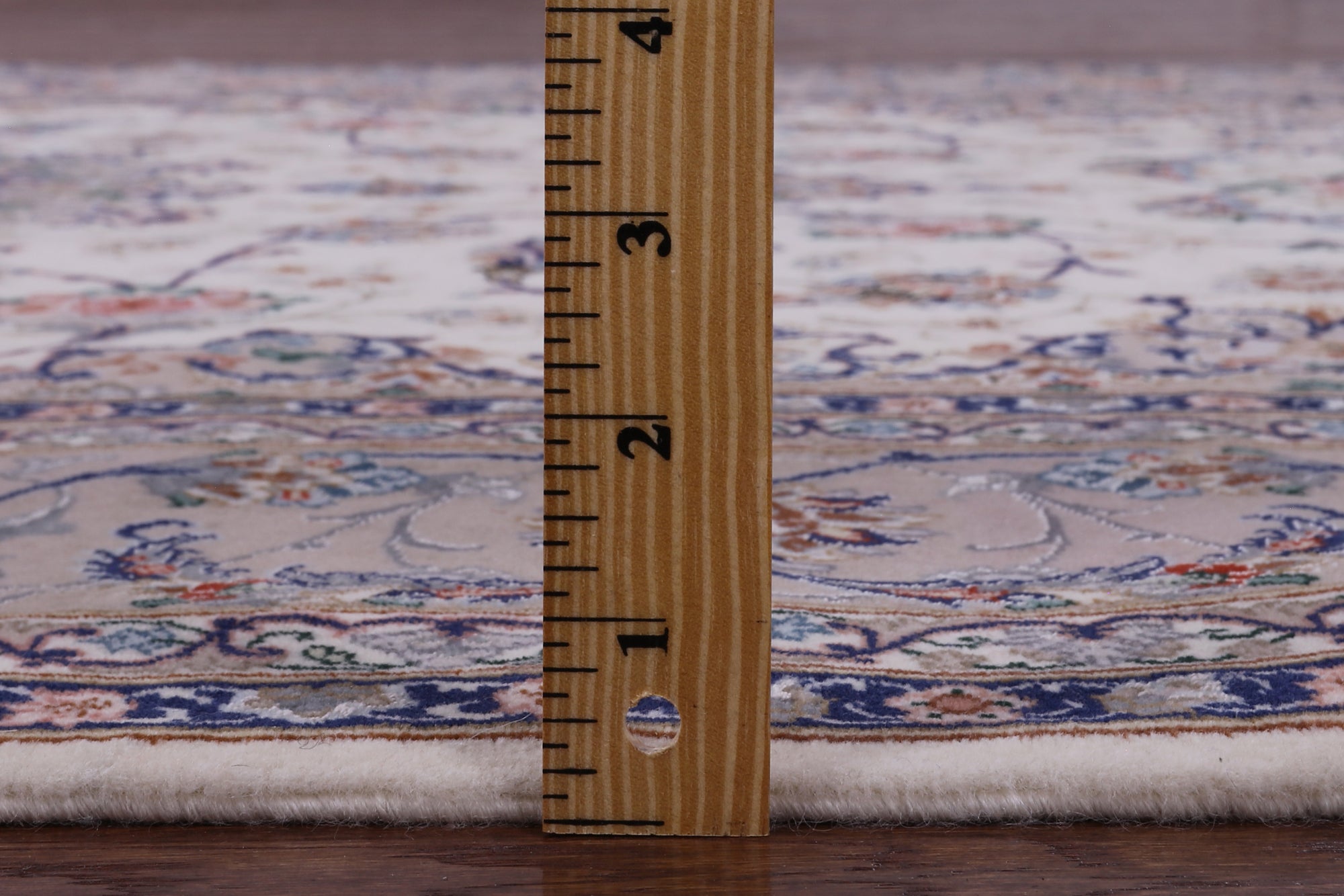 Ivory Isfahan Authentic Persian Hand Knotted Wool & Silk Area Rug - 5' 1" X 7' 8" - Golden Nile