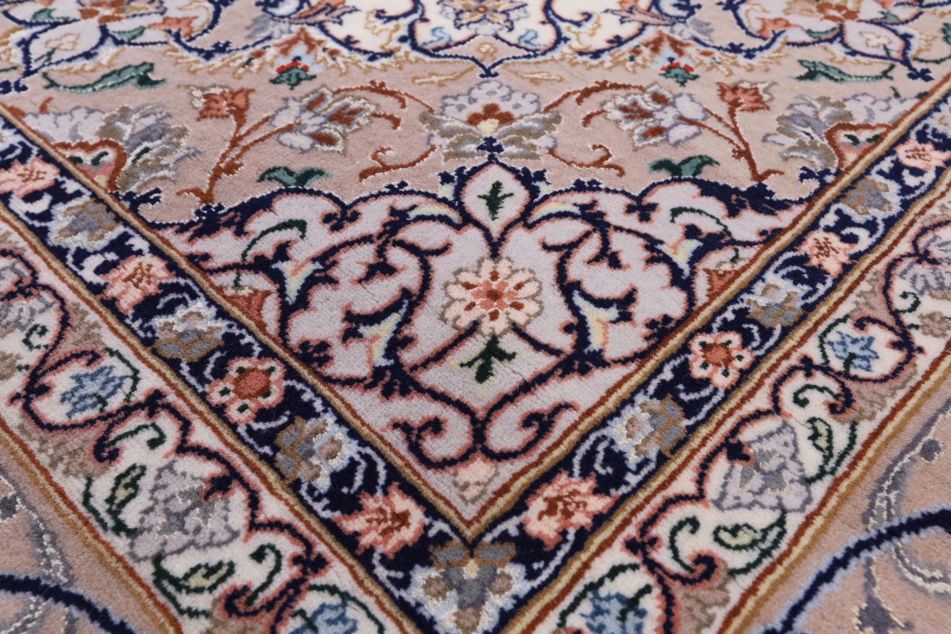 Ivory Isfahan Authentic Persian Hand Knotted Wool & Silk Area Rug - 5' 1" X 7' 8" - Golden Nile