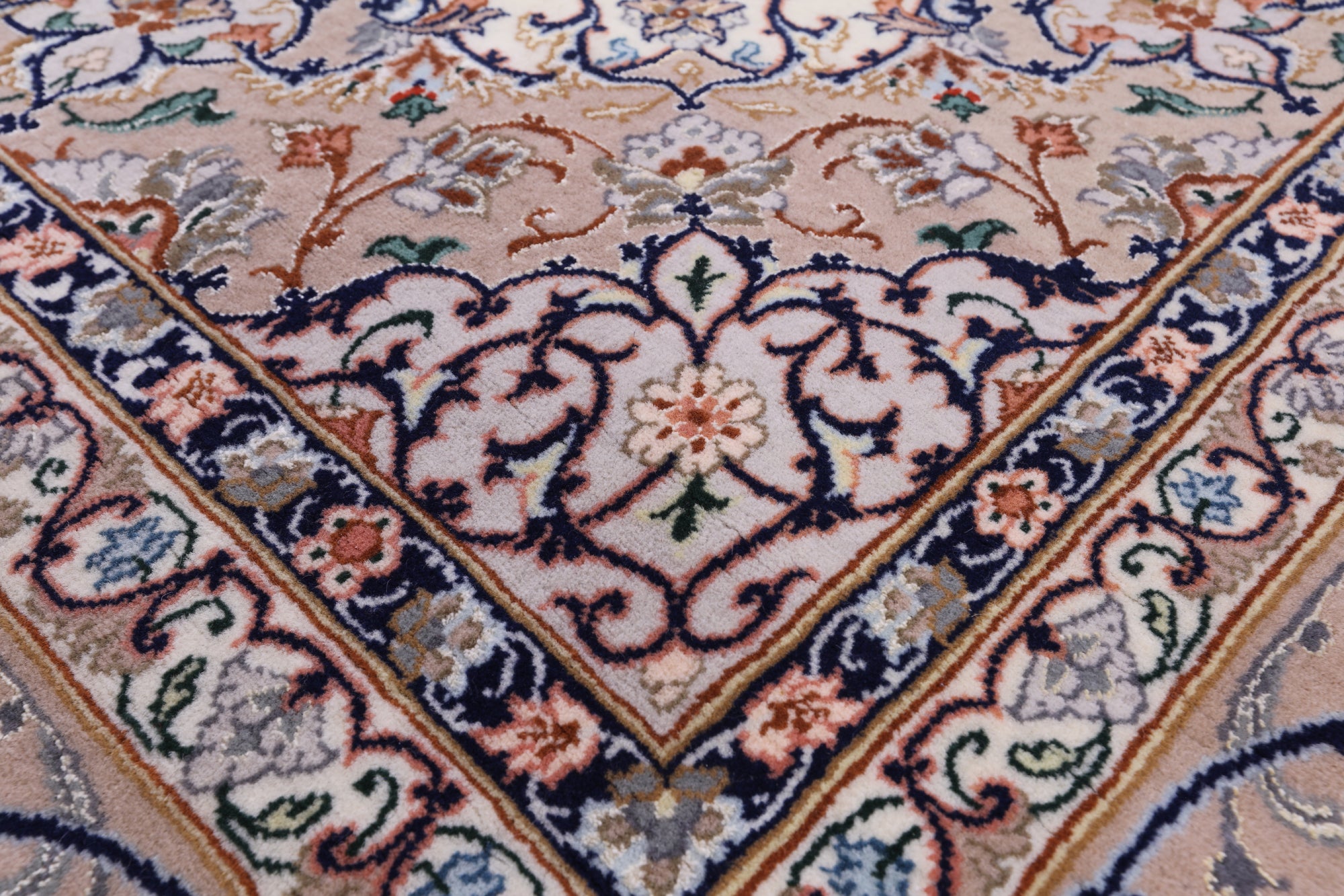 Ivory Isfahan Authentic Persian Hand Knotted Wool & Silk Area Rug - 5' 1" X 7' 8" - Golden Nile