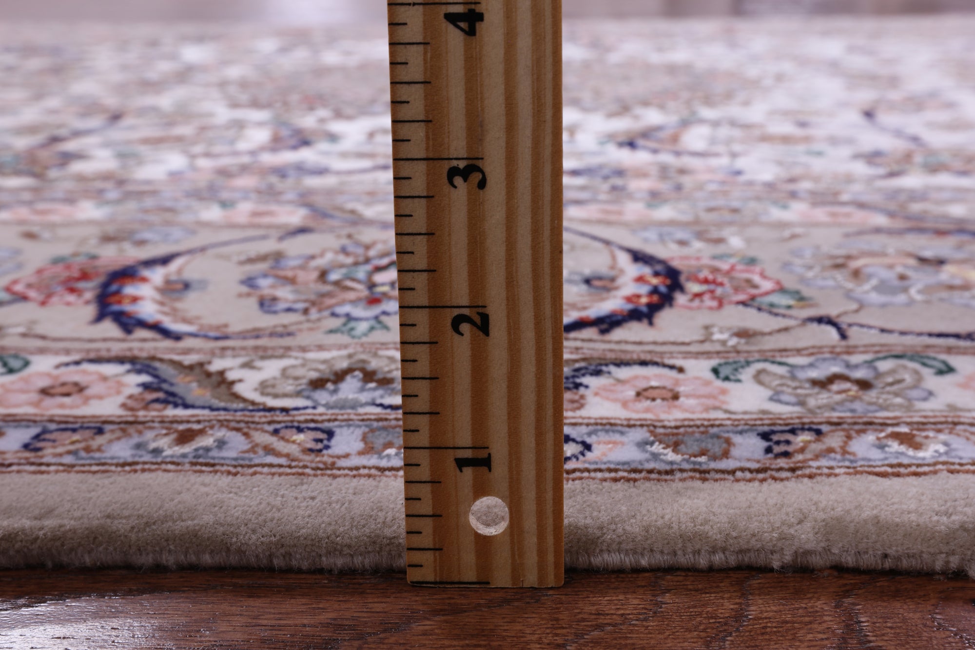 Ivory Isfahan Authentic Persian Hand Knotted Wool & Silk Area Rug - 5' 3" X 7' 10" - Golden Nile