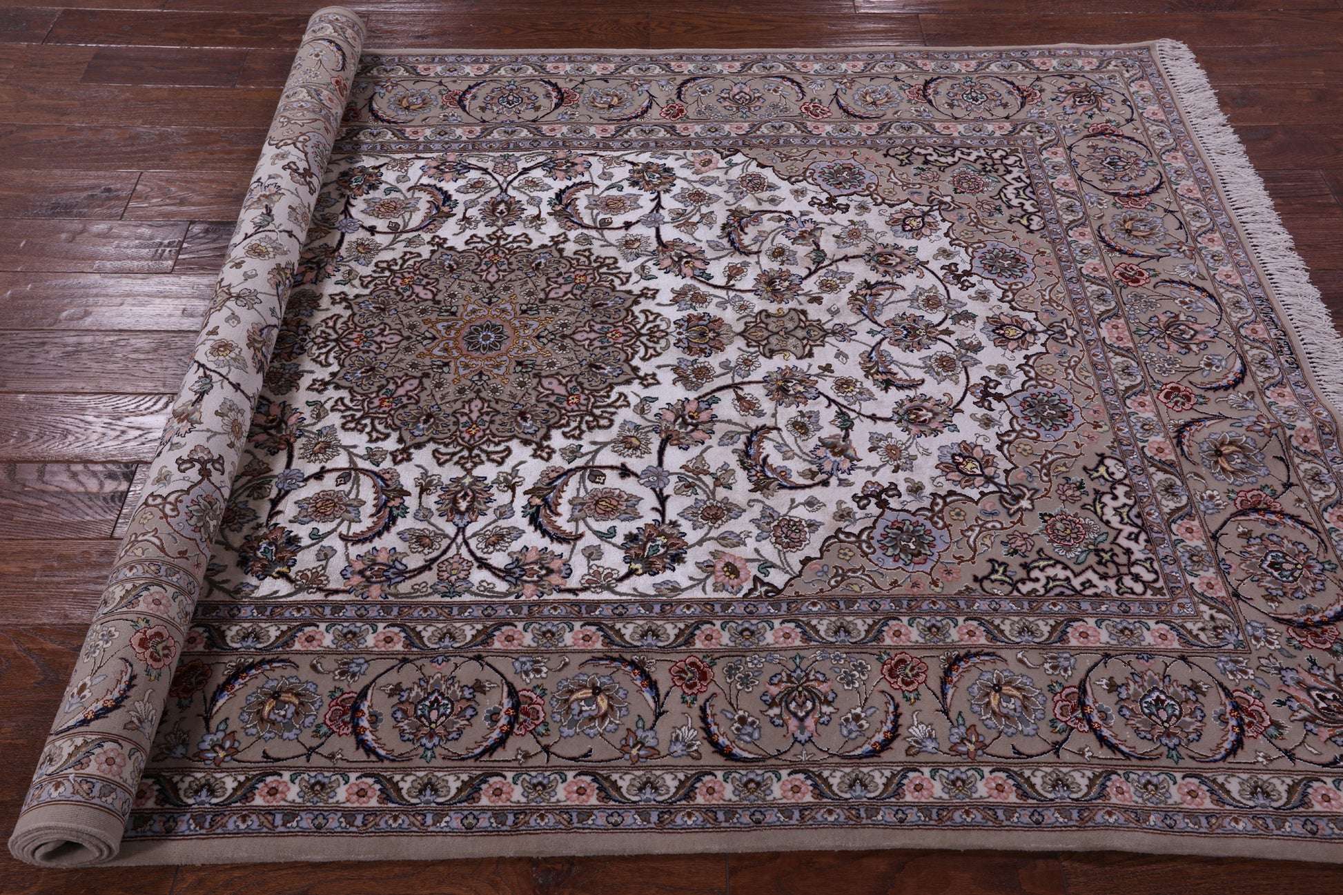 Ivory Isfahan Authentic Persian Hand Knotted Wool & Silk Area Rug - 5' 3" X 7' 10" - Golden Nile