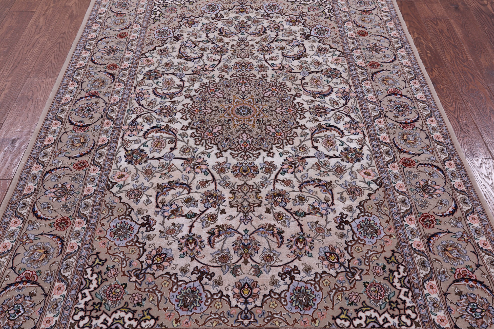 Ivory Isfahan Authentic Persian Hand Knotted Wool & Silk Area Rug - 5' 3" X 7' 10" - Golden Nile