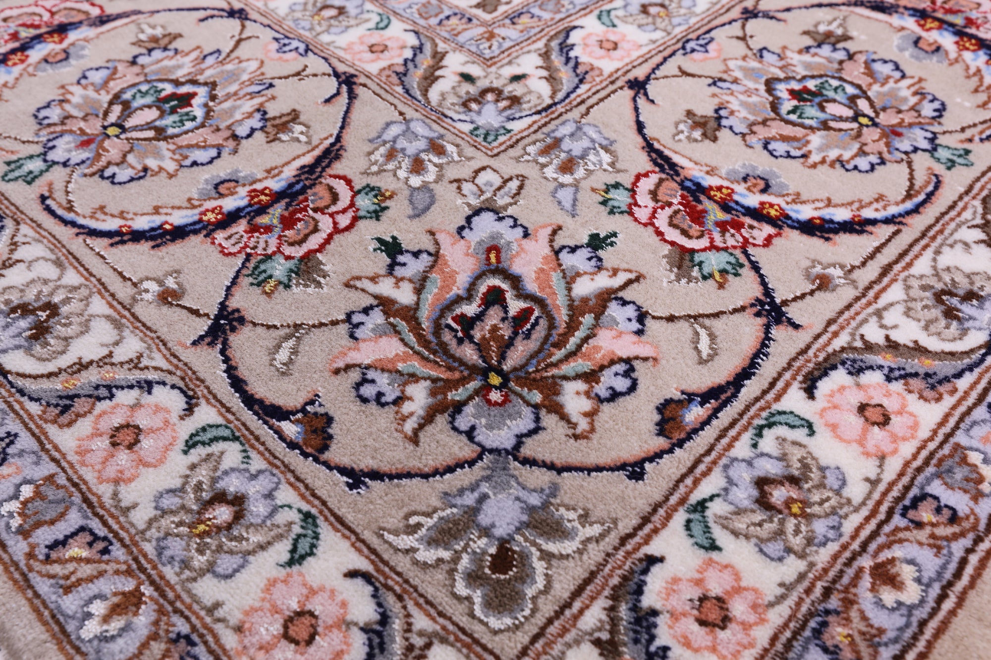 Ivory Isfahan Authentic Persian Hand Knotted Wool & Silk Area Rug - 5' 3" X 7' 10" - Golden Nile